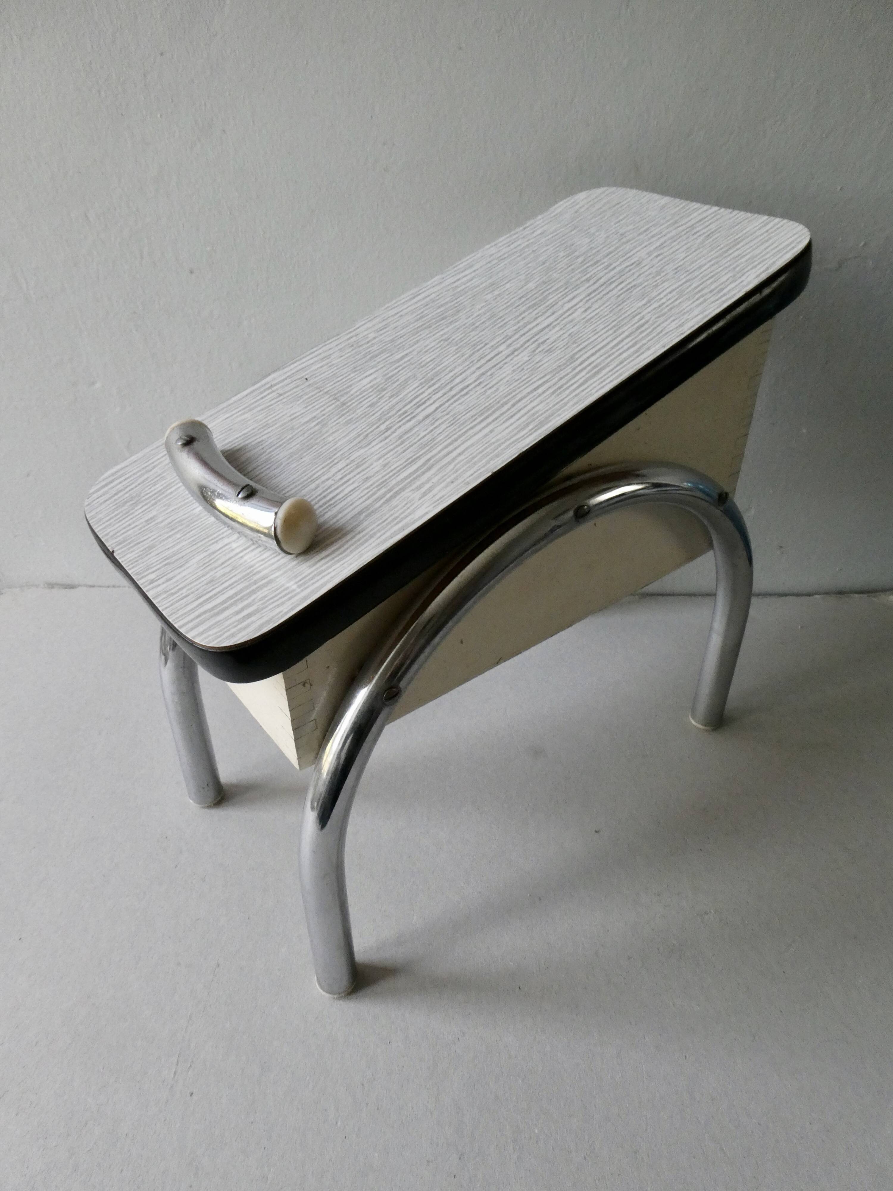Rest feet, waxer chest, in Formica, 60s