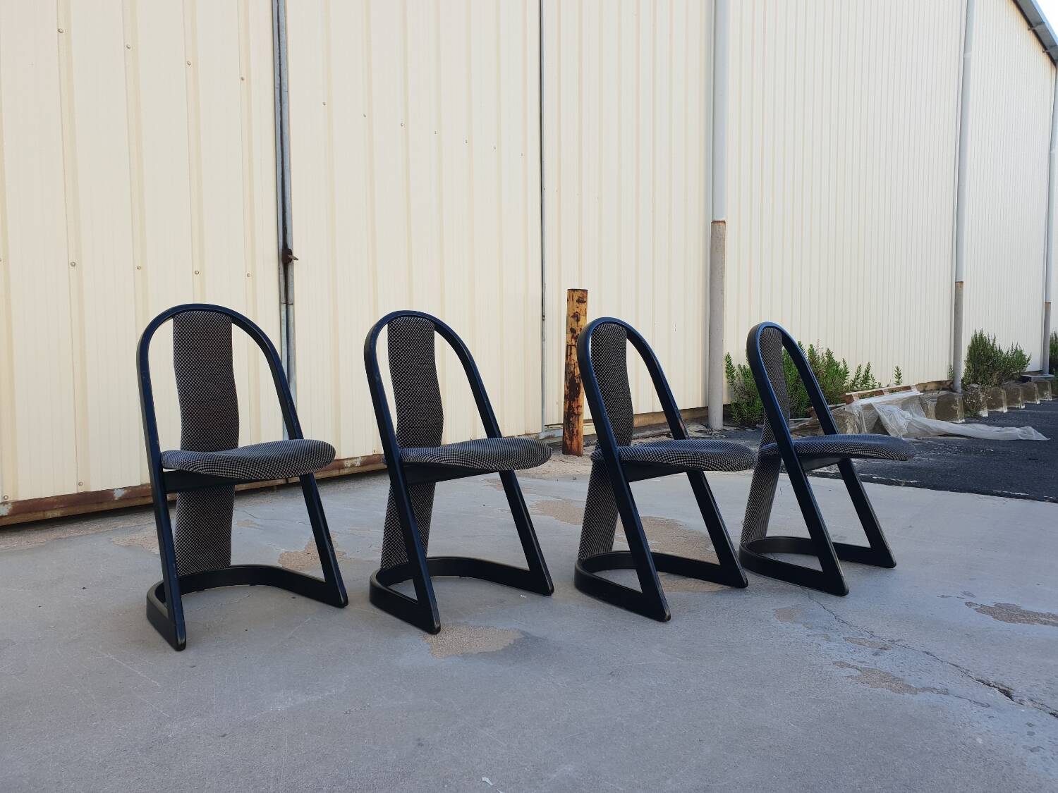 Série de 4 chaises design 1970