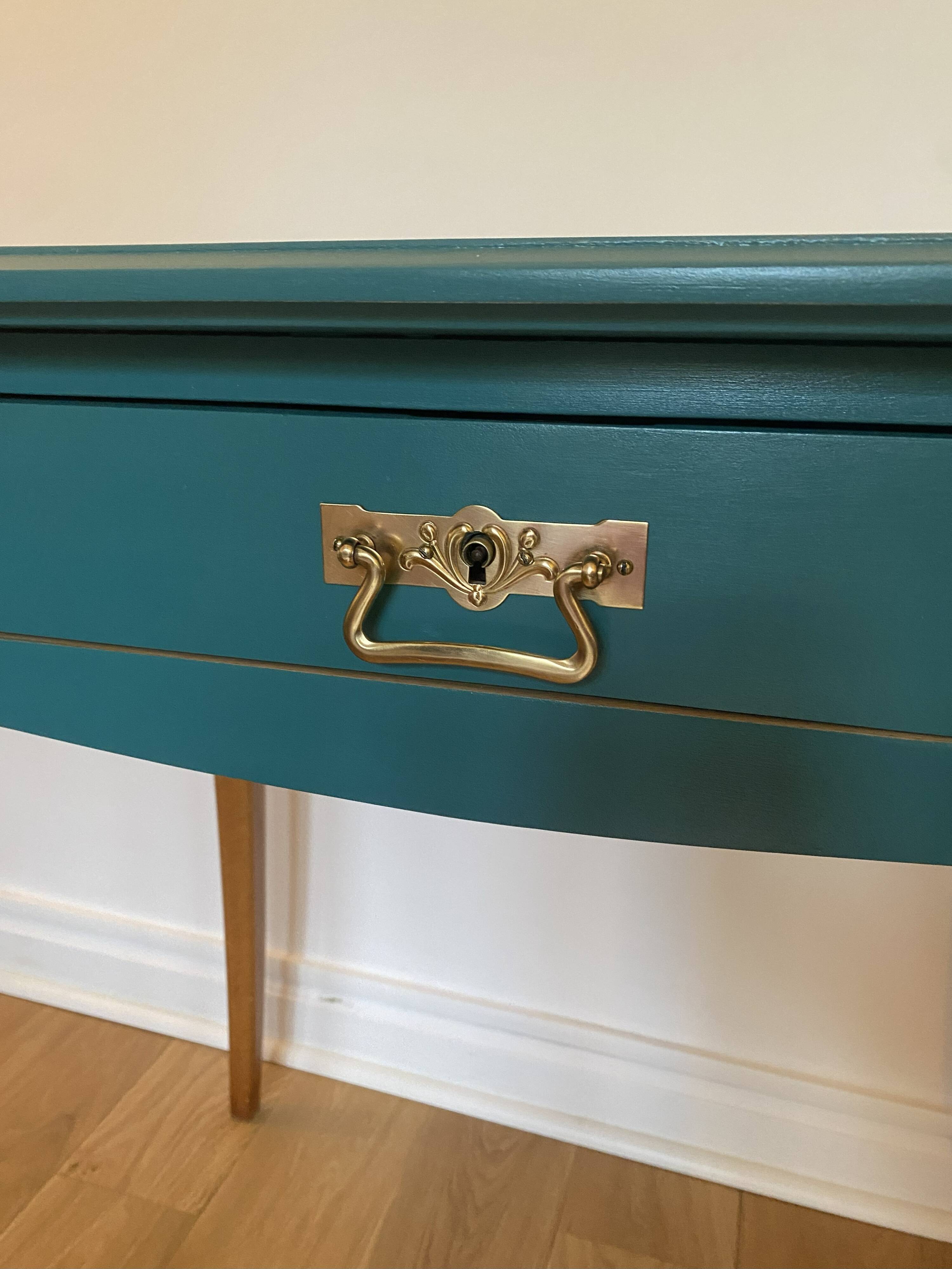 A 1950s desk reimagined in Art Deco style
