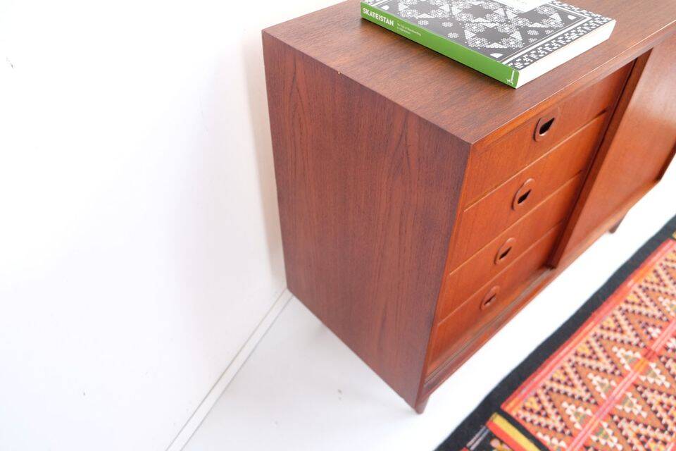 Commode vintage style années 60-70, motif teck, style rétro.