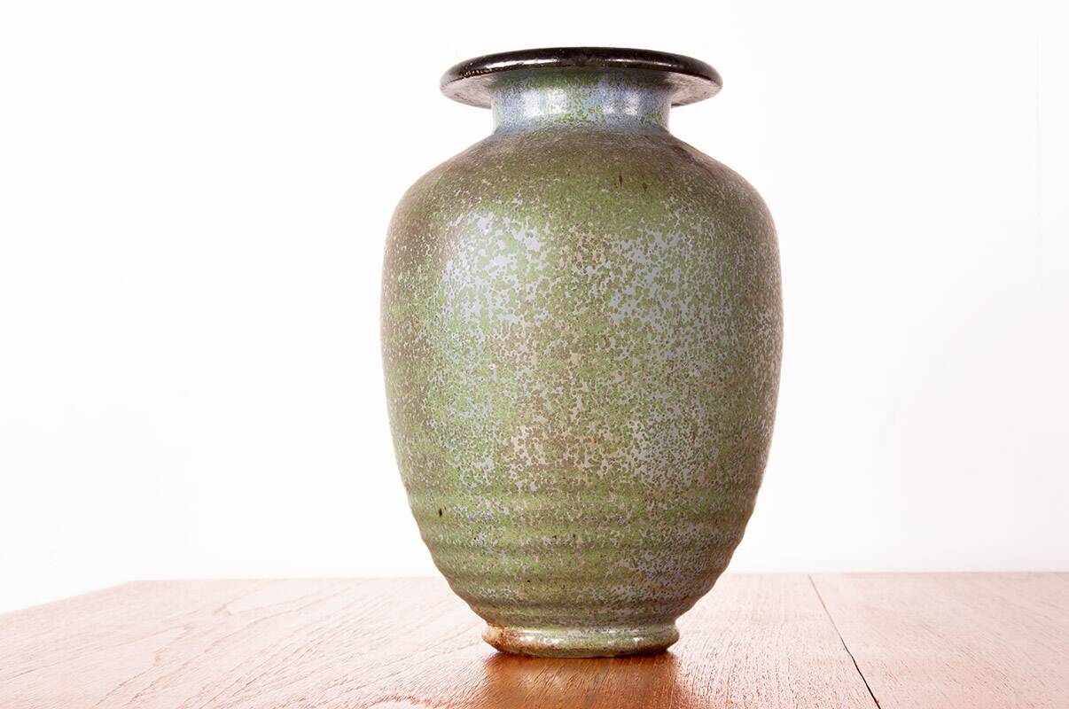 Art Deco vase, in green glazed stoneware, Roger Guérin 1930.