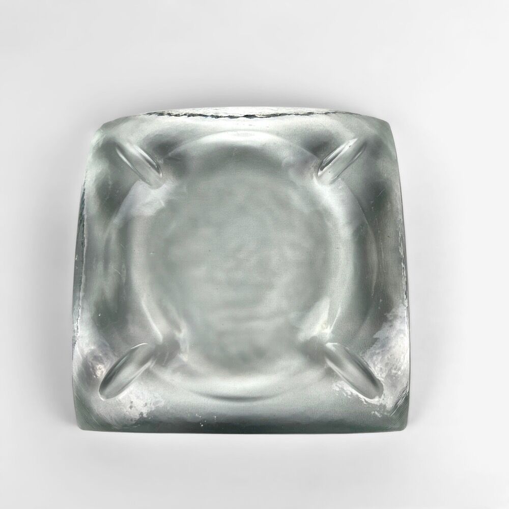Ashtray in thick pleated glass