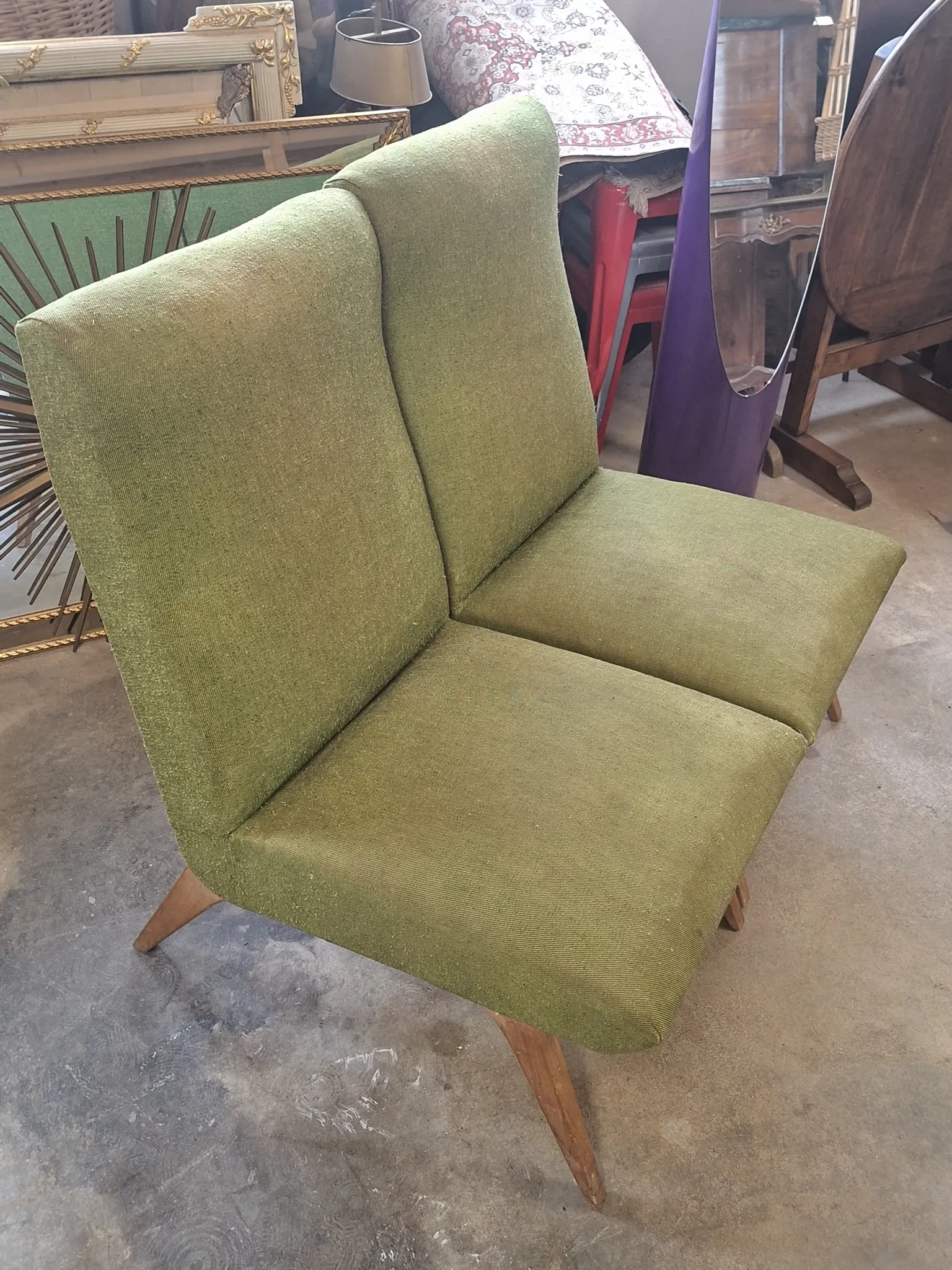 Pair of vintage armchairs with tapered legs from the 1950s.