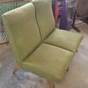 Pair of vintage armchairs with tapered legs from the 1950s.