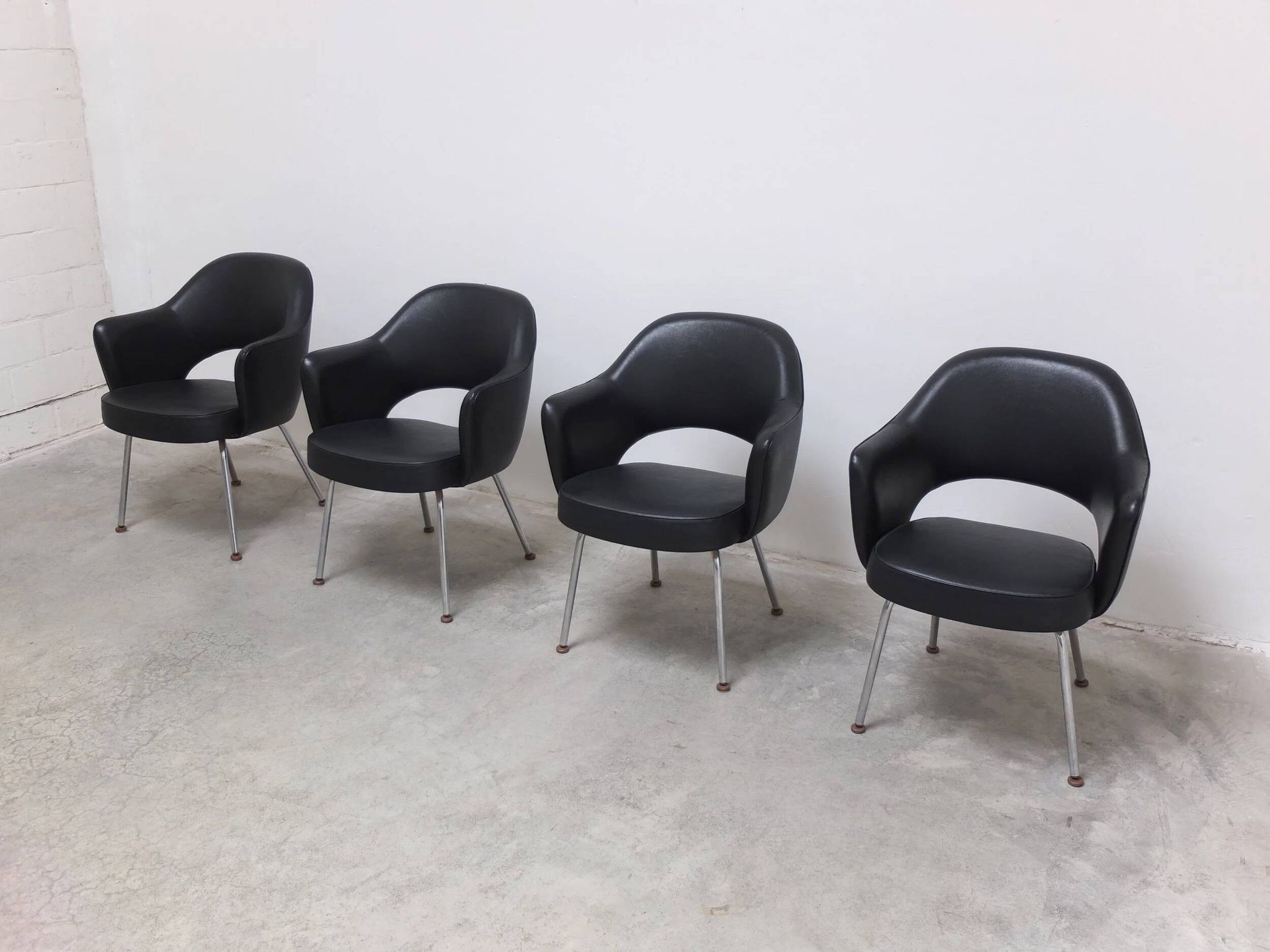Ensemble original de 4 fauteuils 'Executive' par Eero Saarinen pour Knoll, années 1960.