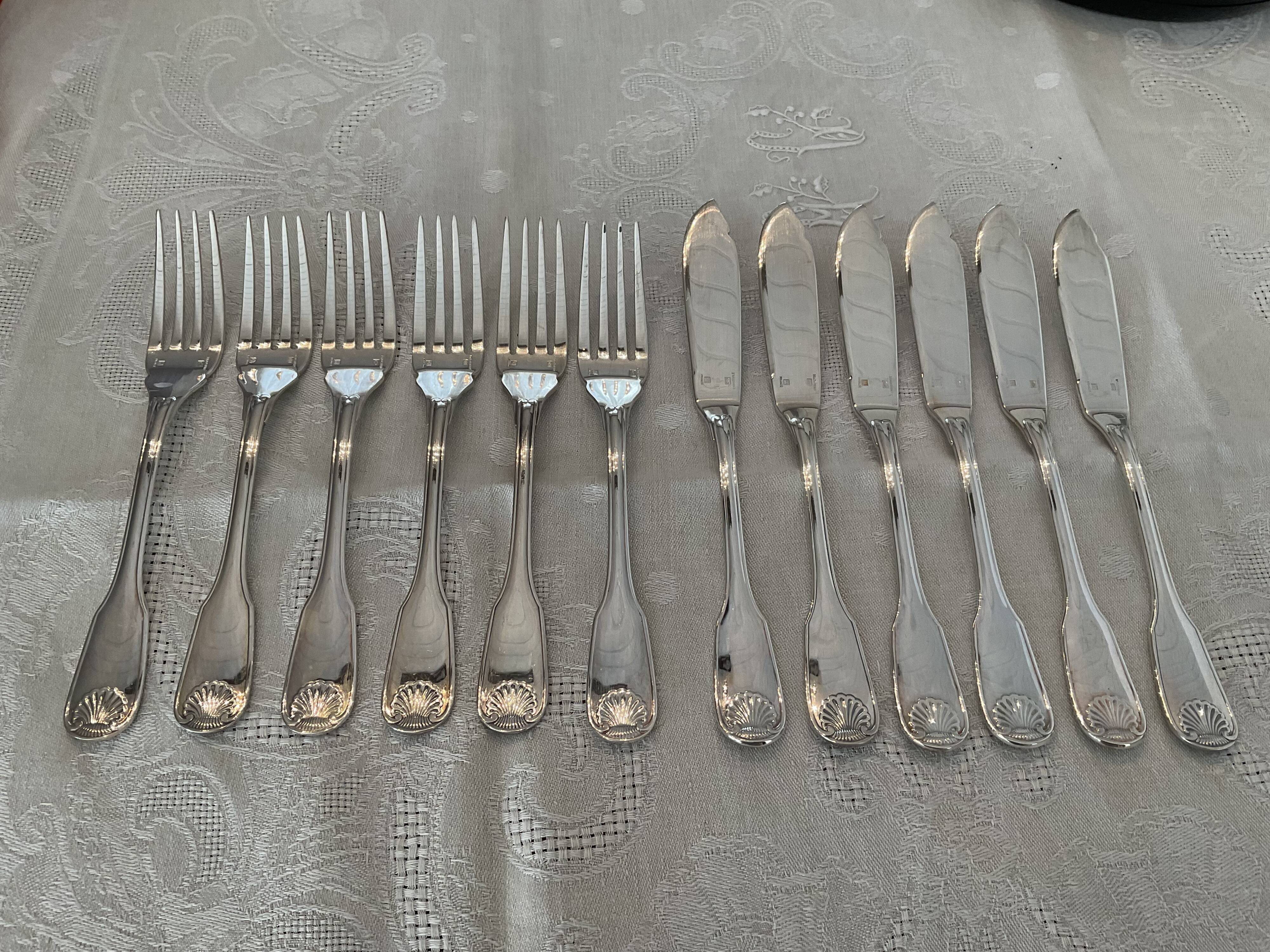 Set de 12 couverts à poissons Christofle modèle Vendome Coquille