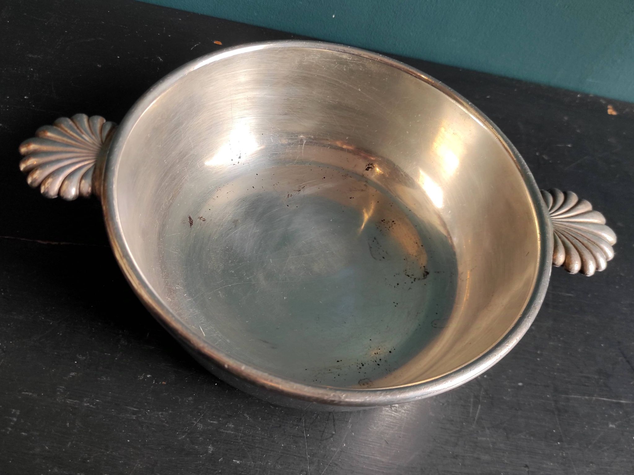 Set of two French silver plated serving plates, by Felix Frères orfèvrerie