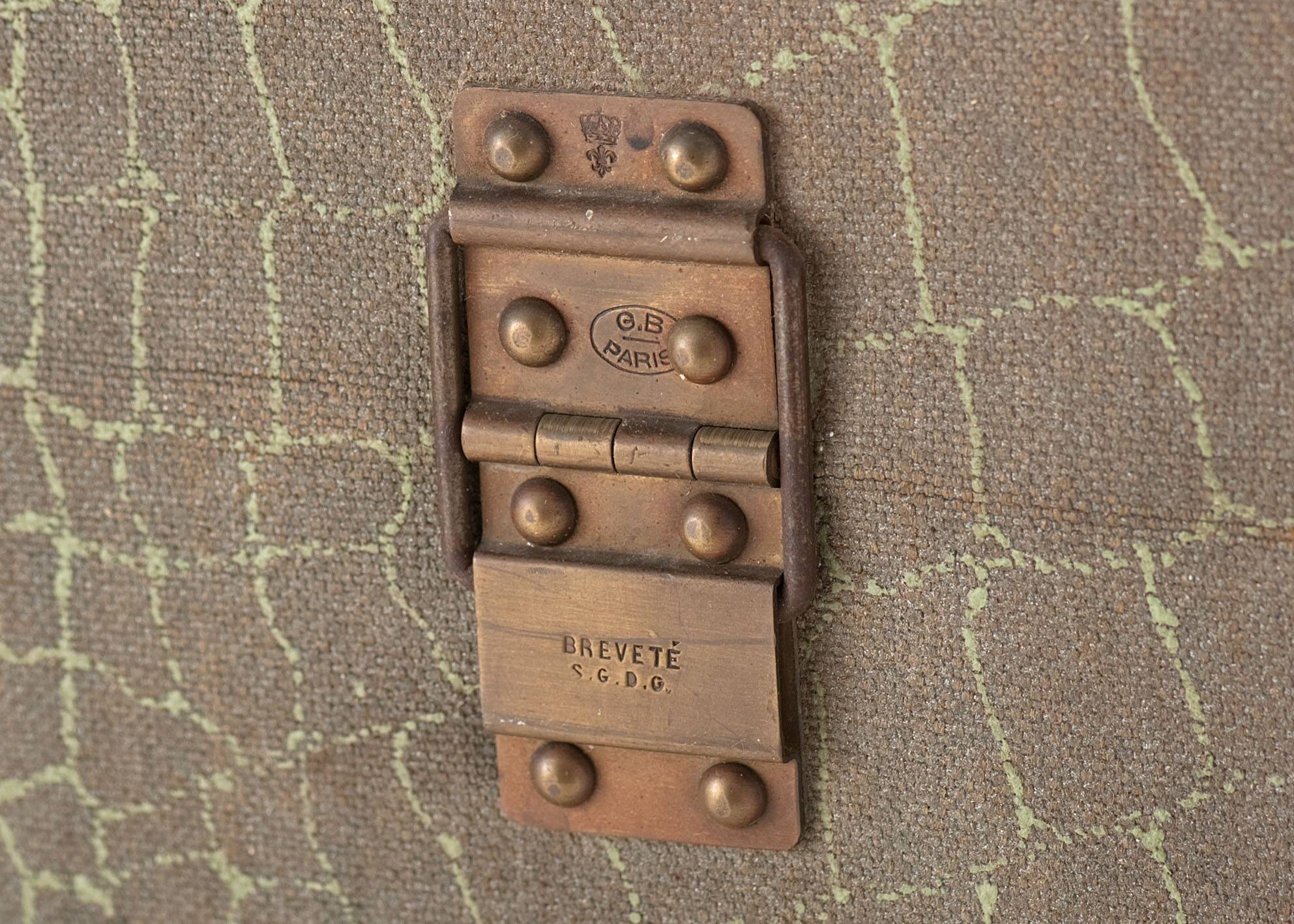 Anc Large cabin trunk in khaki canvas with a snakeskin effect, wood & brass