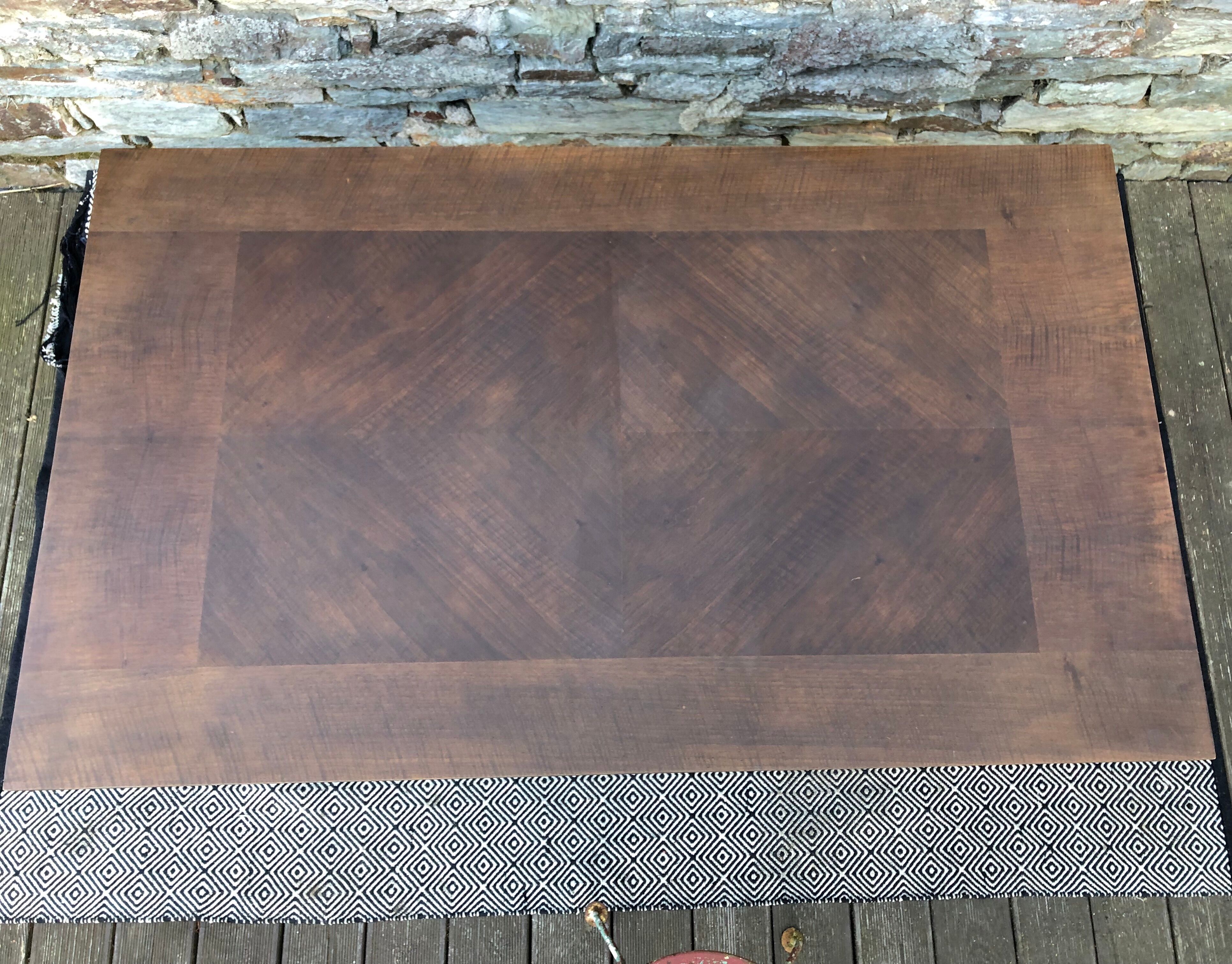 Dining table compass legs