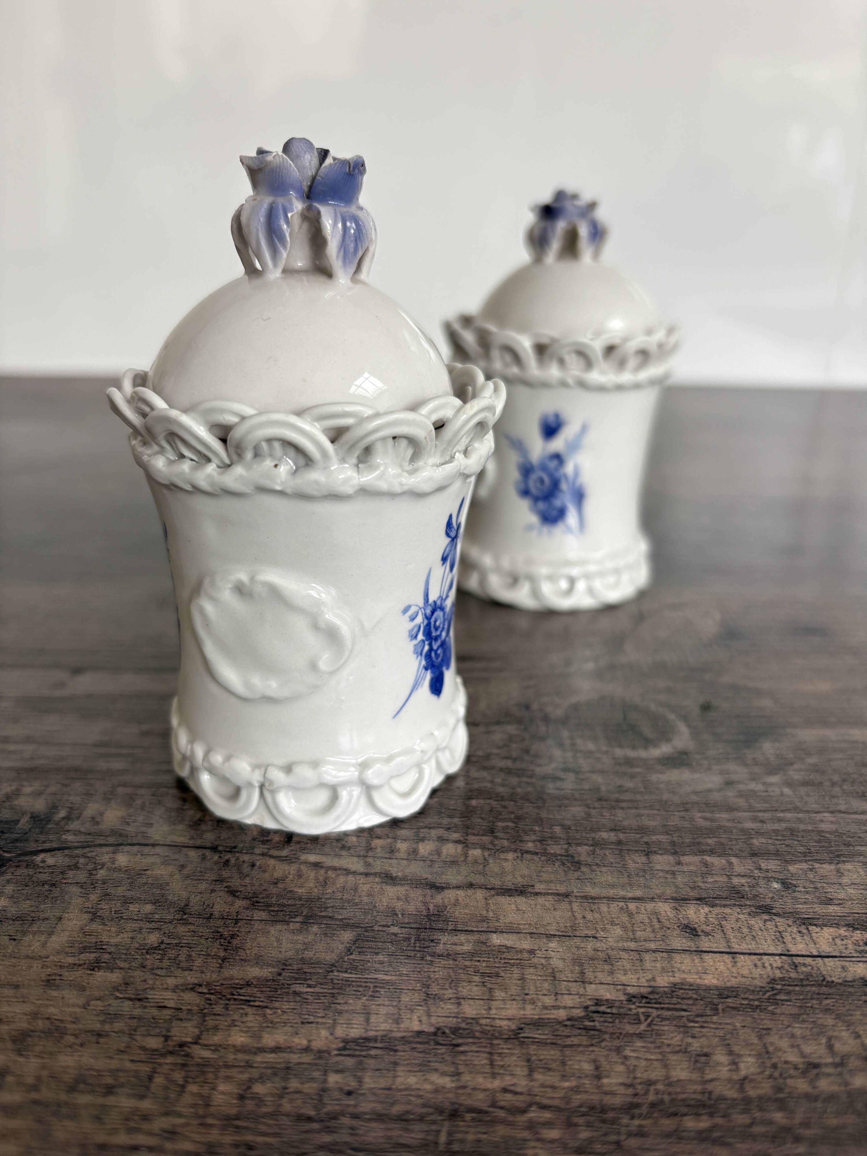 2 small porcelain pots from Capodimonte