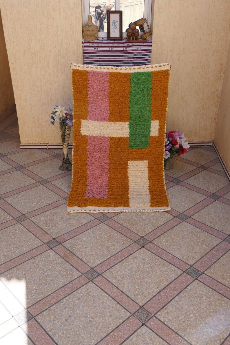 Traditional handmade Berber rug, size 150 x 250 cm