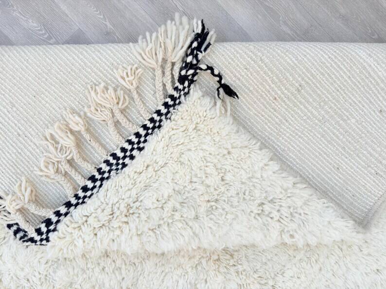 Simple white rug 250cmx150cm