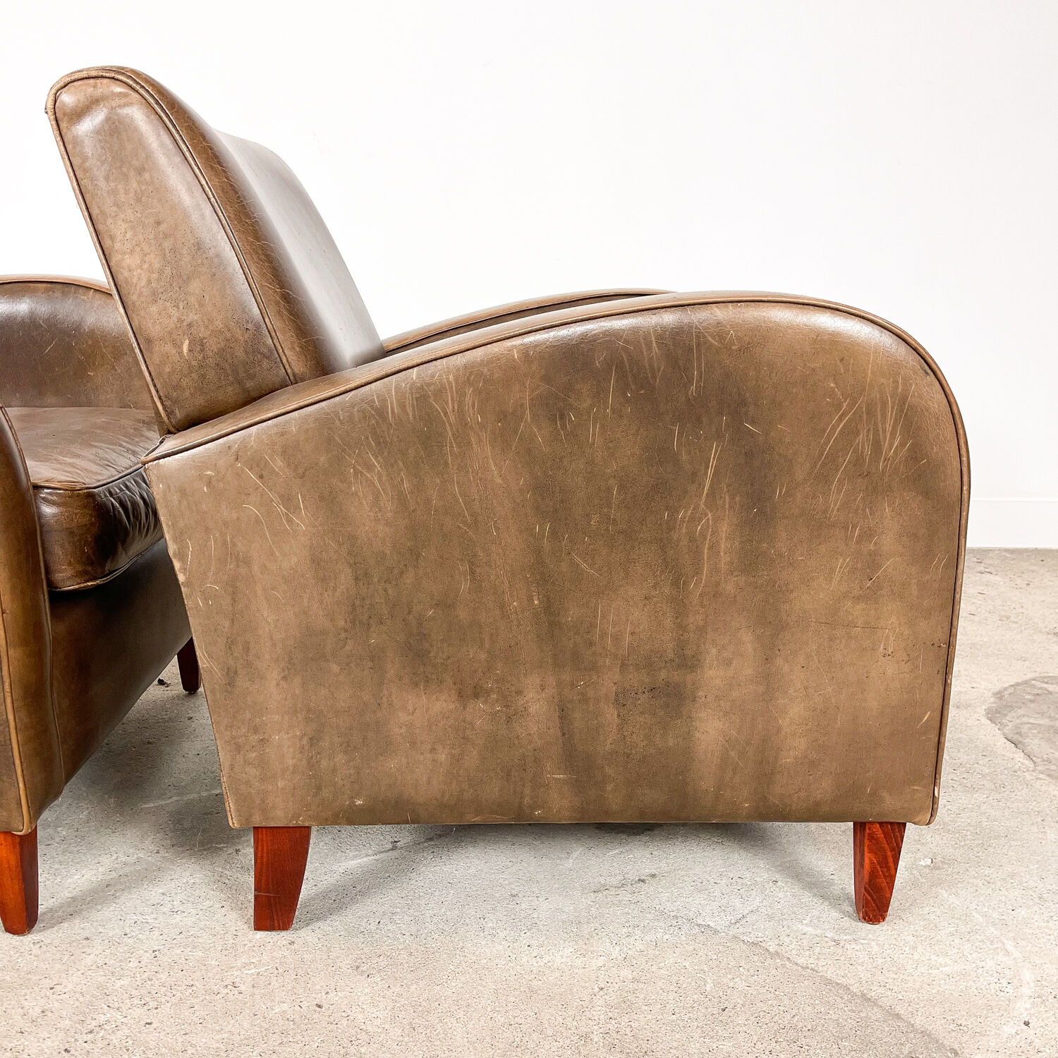 Set of two vintage leather wagon wheel armchairs Haarle