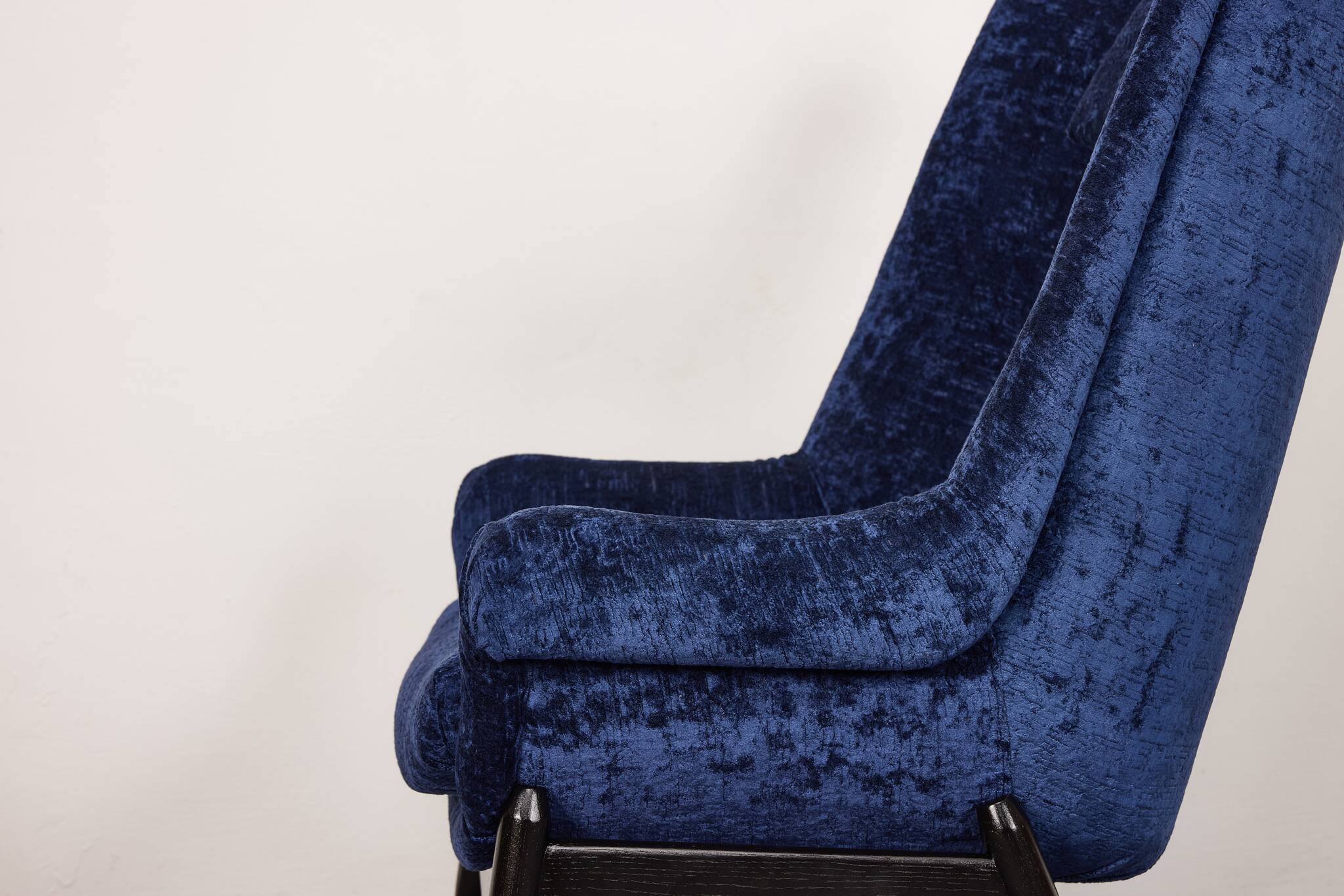 Fauteuil vintage en velours du milieu du siècle par Júlia Gaubek, années 1960, Hongrie