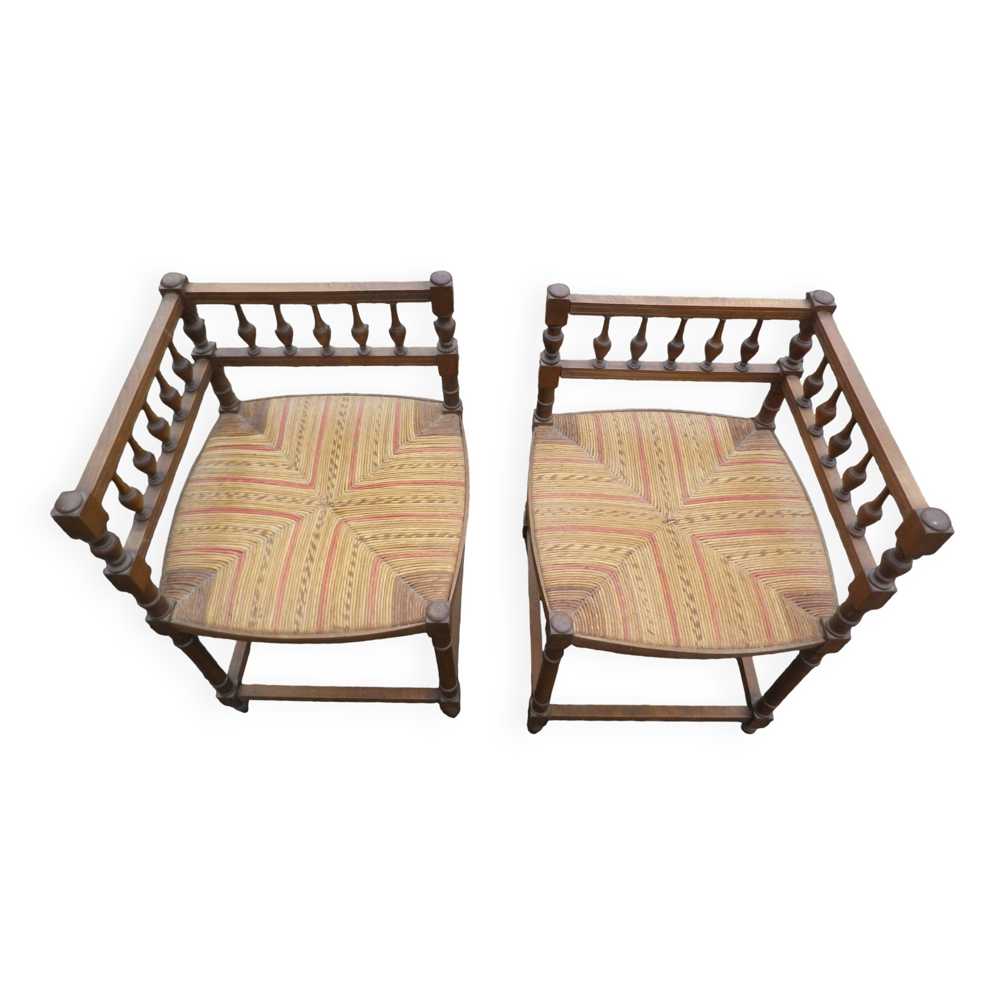 Set of straw-seated corner chairs