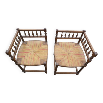 Set of straw-seated corner chairs