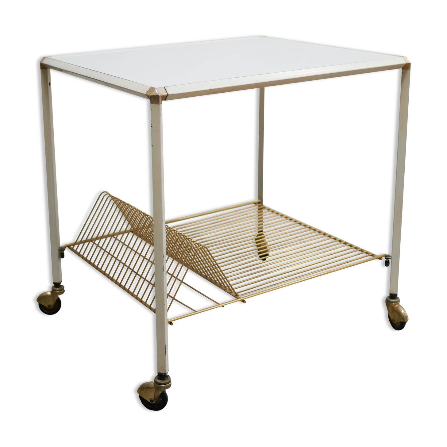 Furniture ranges vintage vinyls on wheels