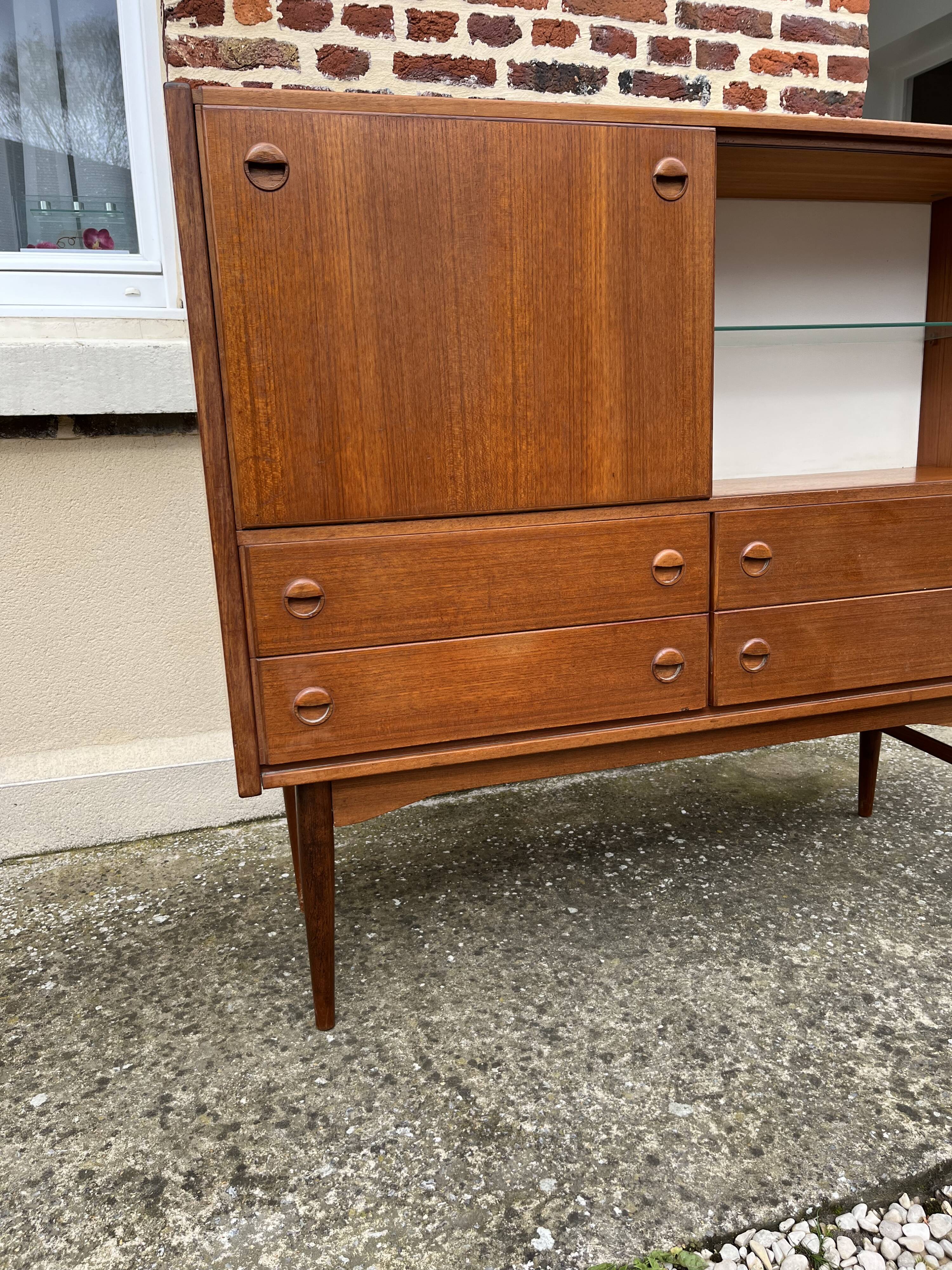 Scandinavian window dresser