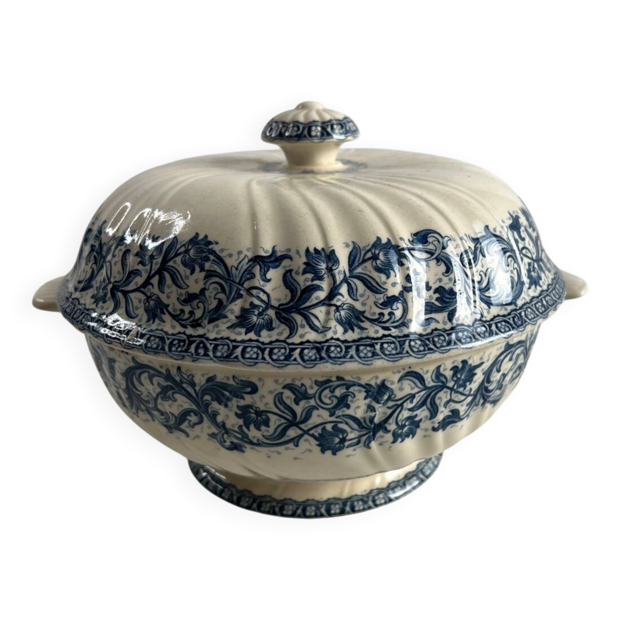 Gien soup tureen "Garlands"