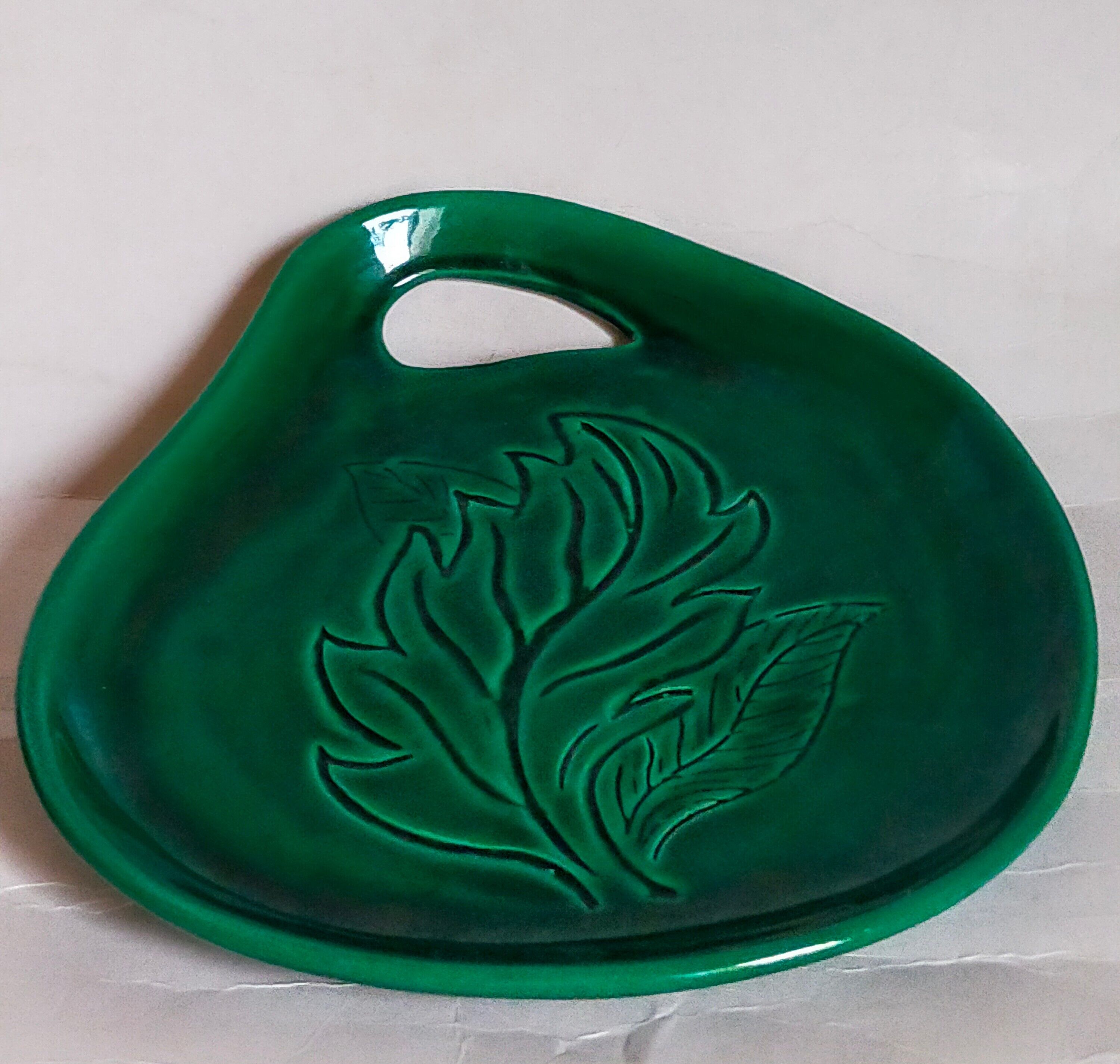 Free-form presentation dish Green Slurry 50s