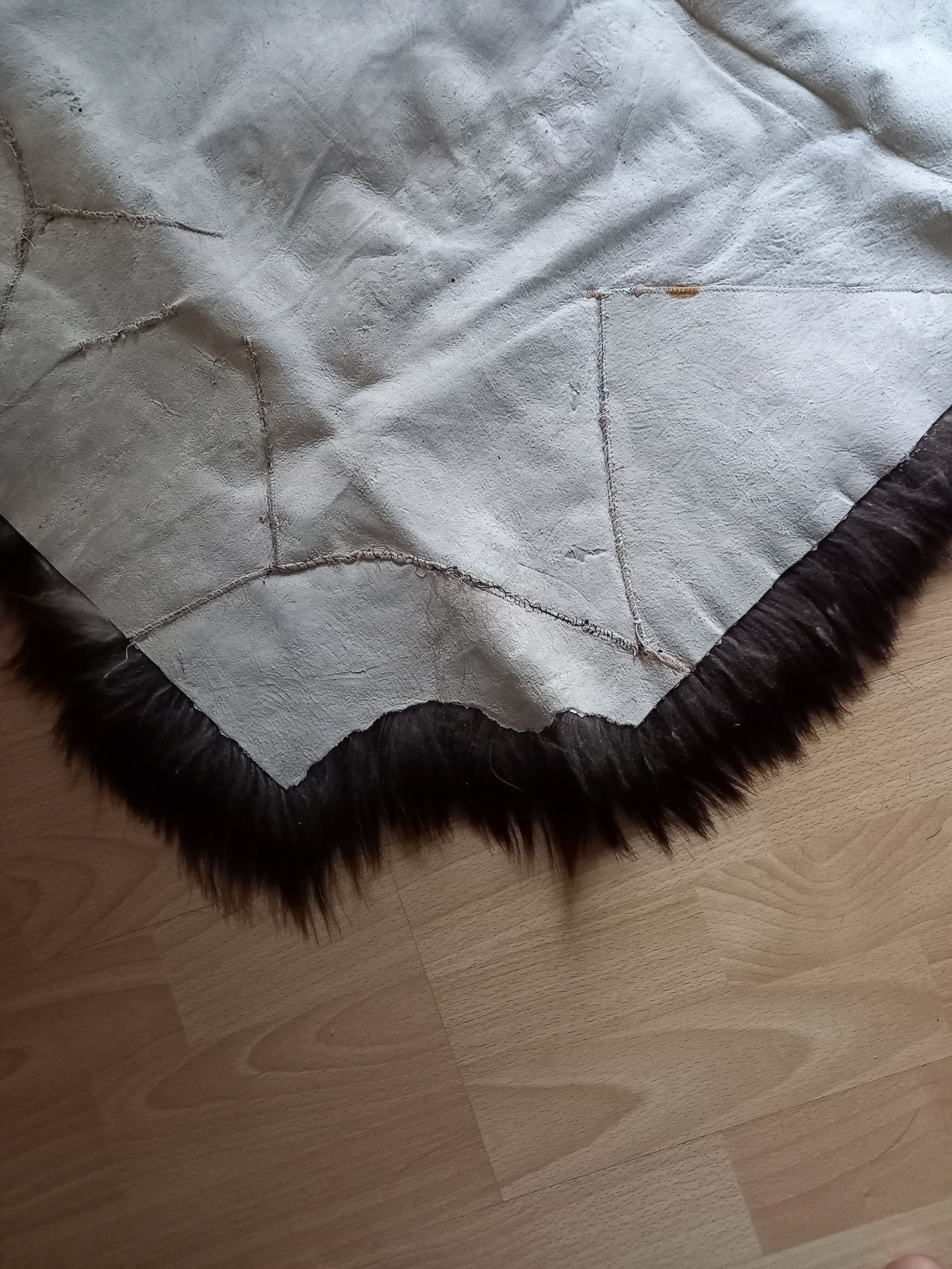 Long-haired goatskin mats