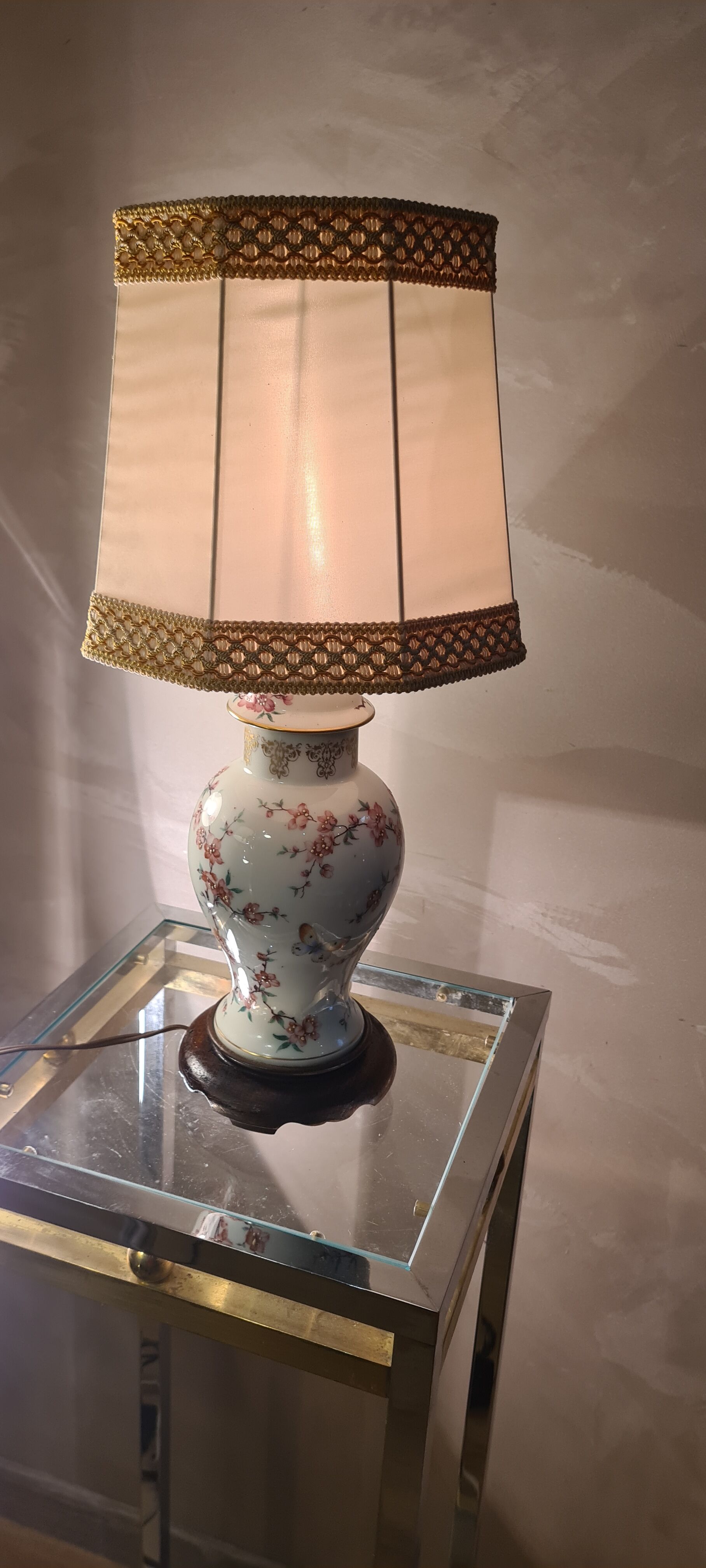 Lamp asia porcelain butterfly pattern and fleural