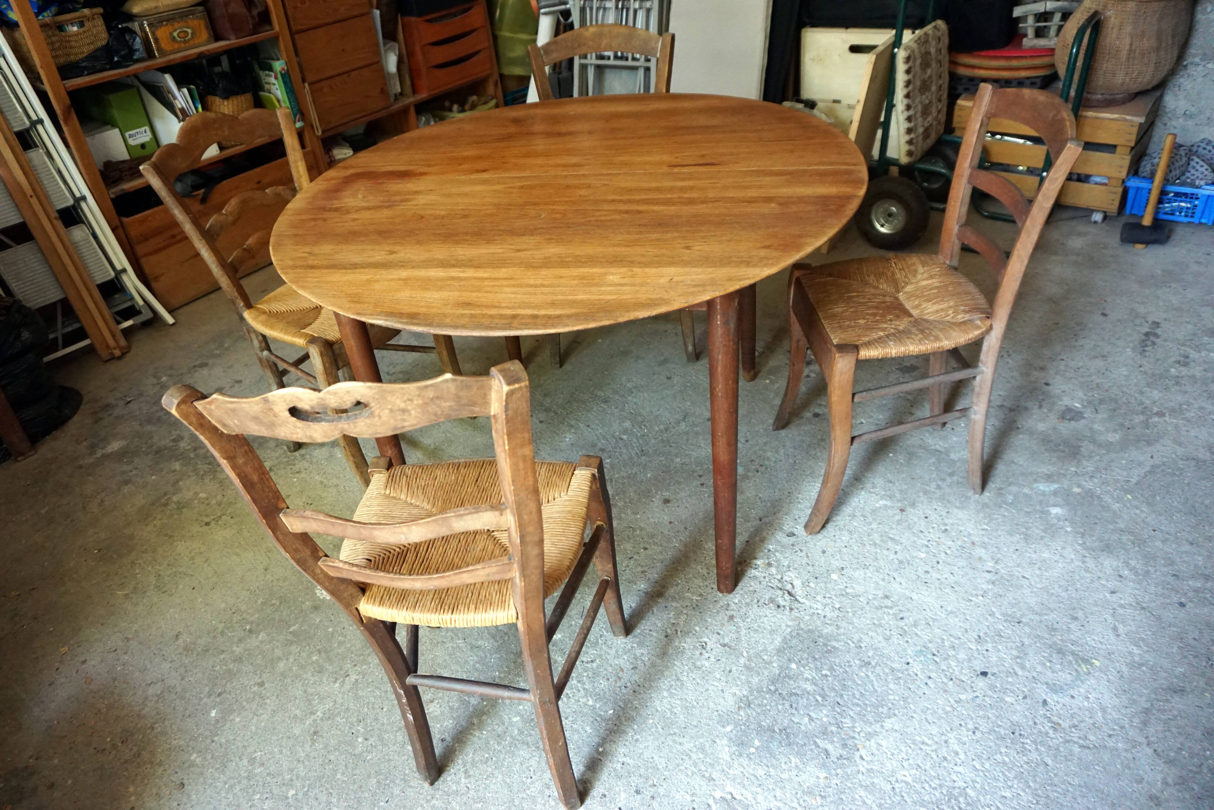Elégante table ronde en teck avec rallonge