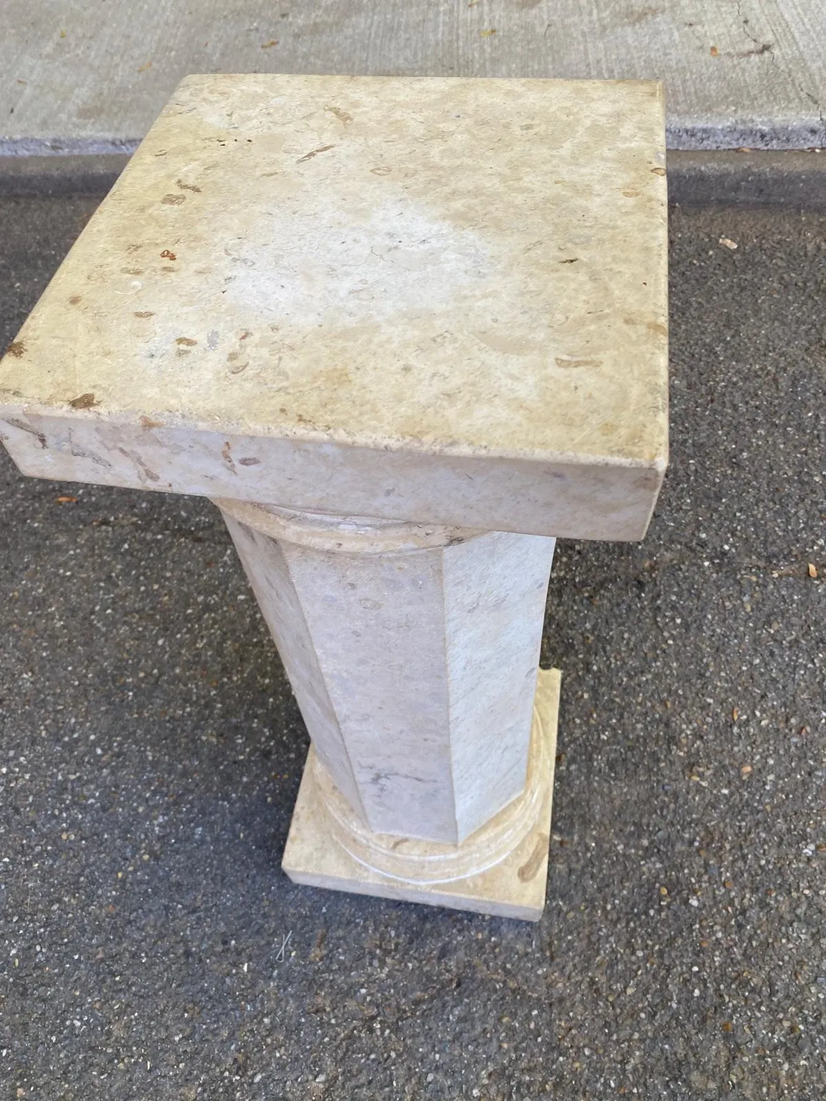 Natural stone pedestal column in beige marble, neoclassical style, 77cm.