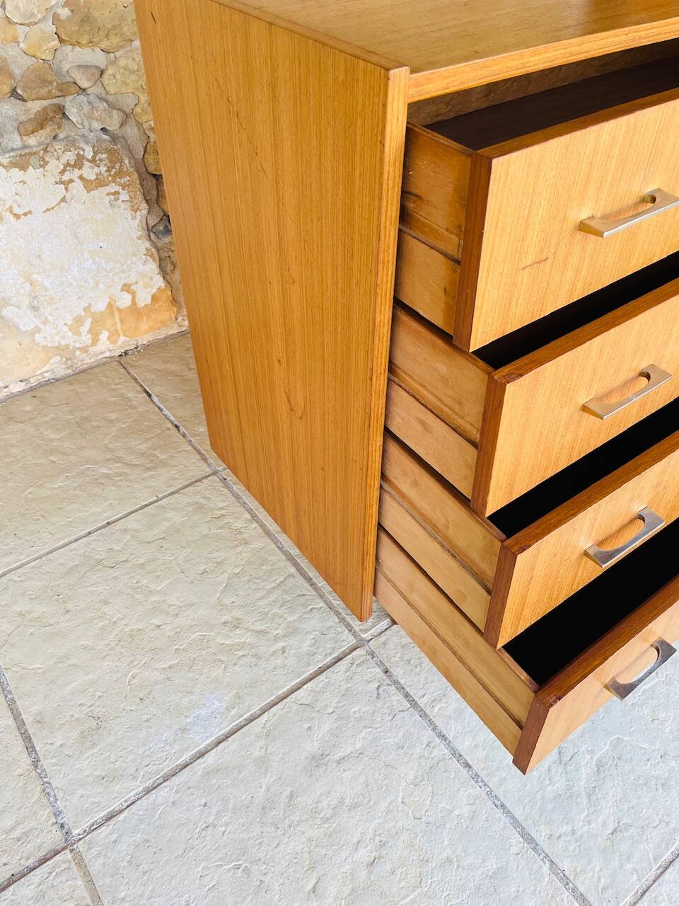 Vintage chest of drawers with 4 drawers by Capelle, circa 1960s.