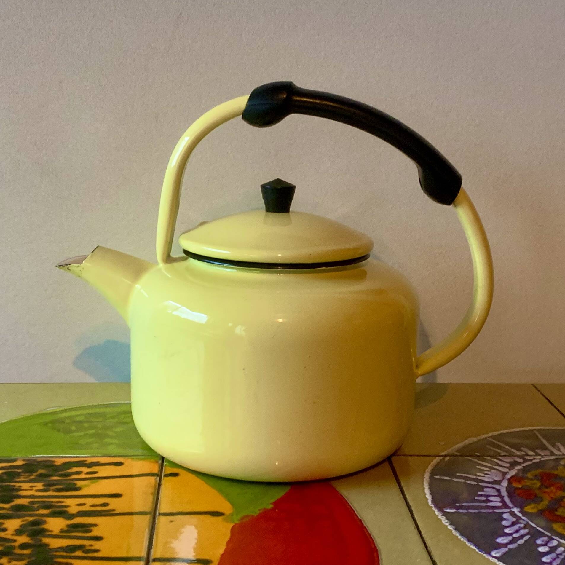 Old kettle in yellow enamelled sheet metal and Bakelite
