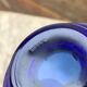 Duo de bougeoirs vintage en verre bleu