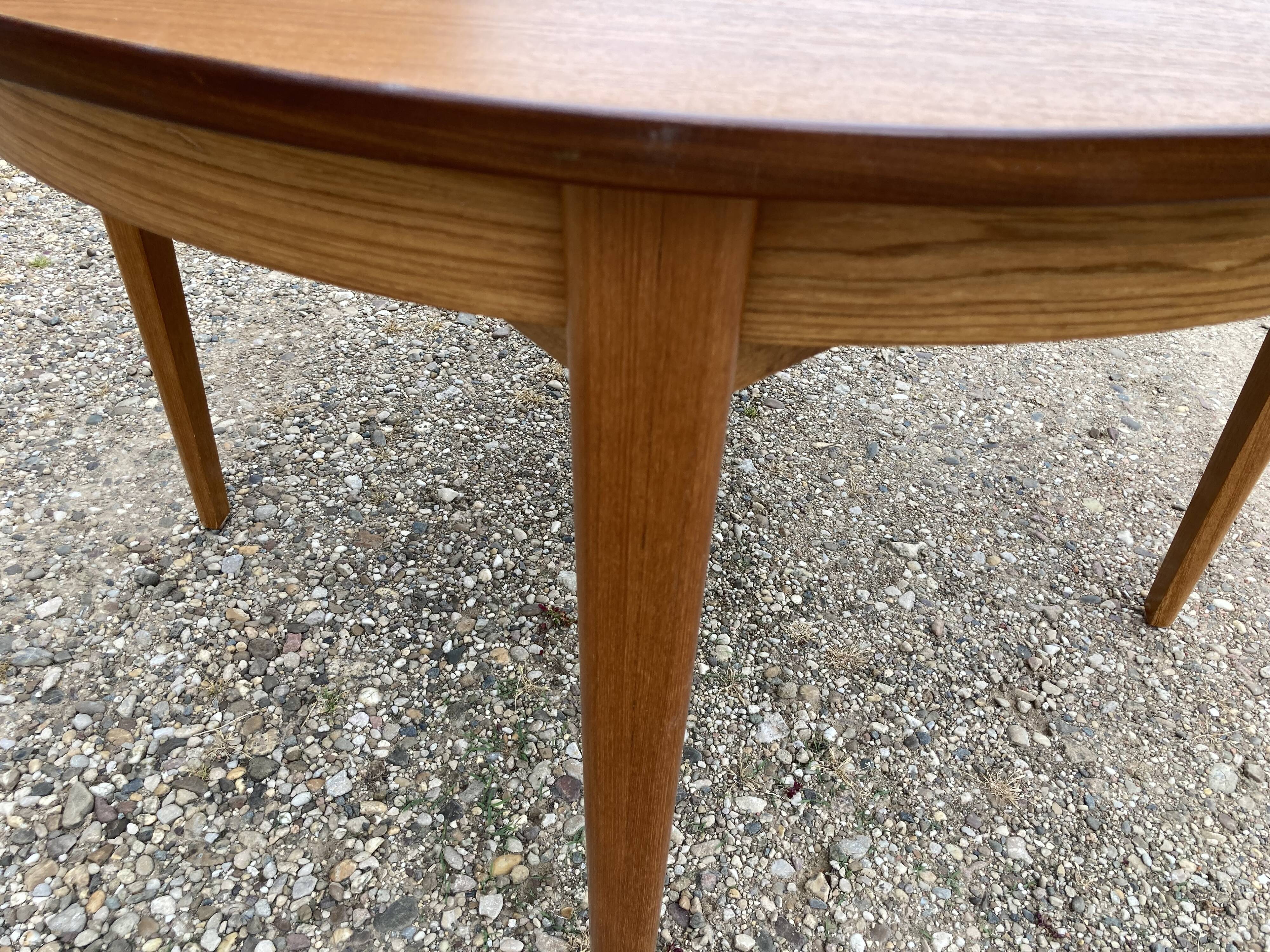 Scandinavian round table with extension