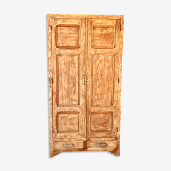 Armoire parisienne