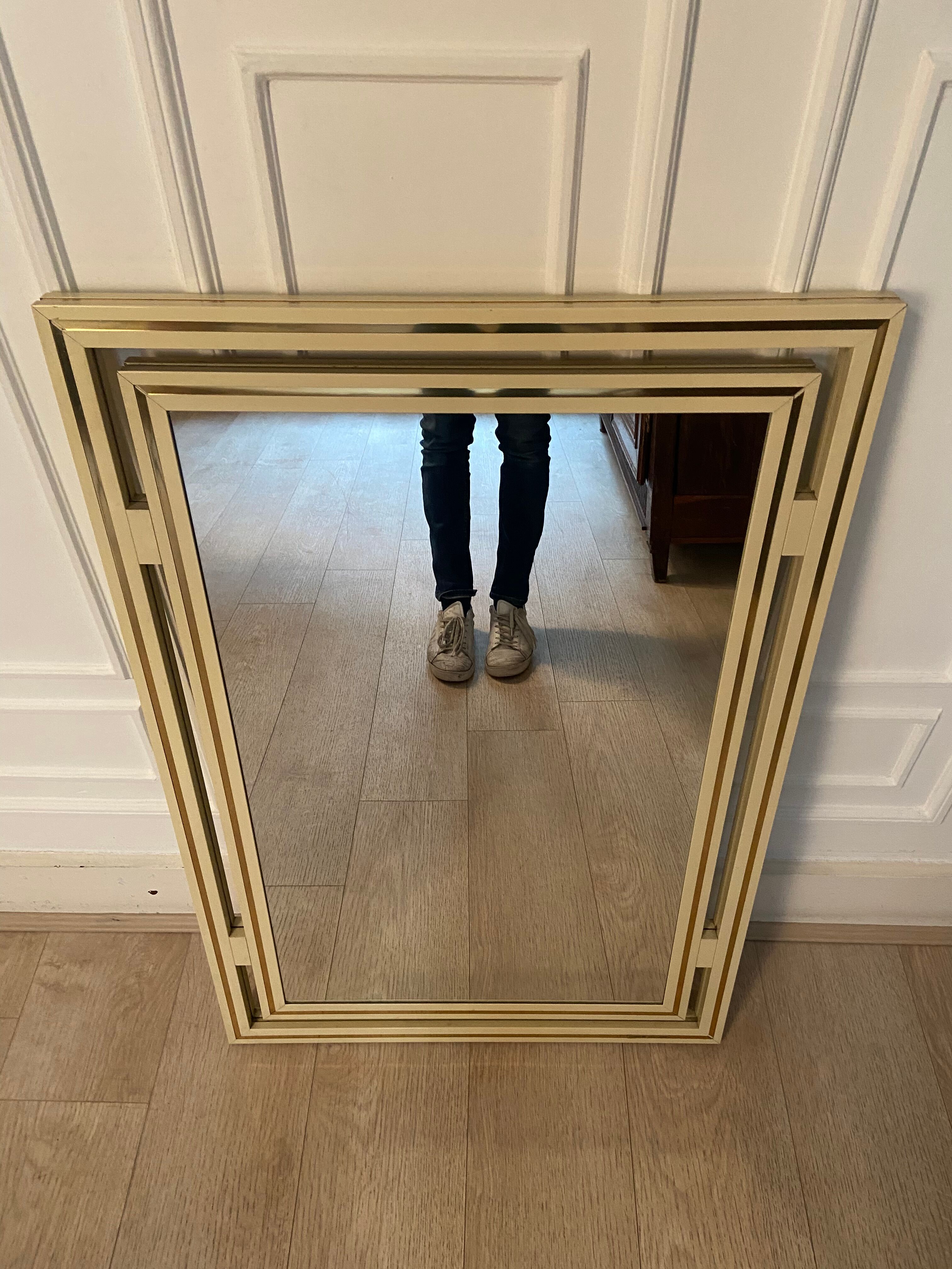 Miroir Pierre Vandel en alu blanc, Paris, 1970 - 90x60cm