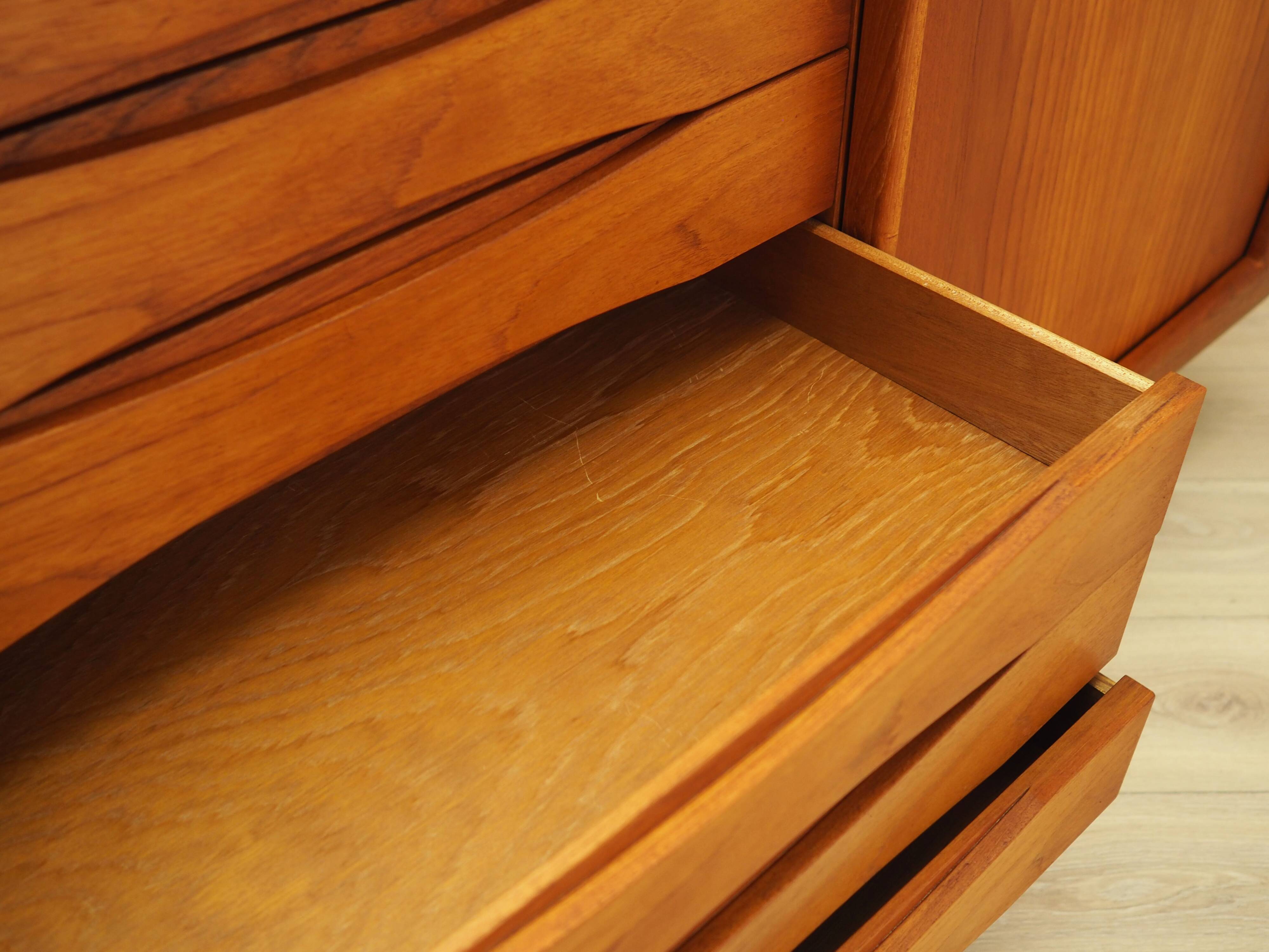 Buffet en teck, design danois, années 1970, fabricant : Dyrlund