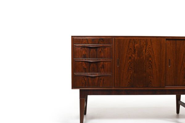 Buffet danois de haute qualité avec poignées en laiton incrustées, années 1950