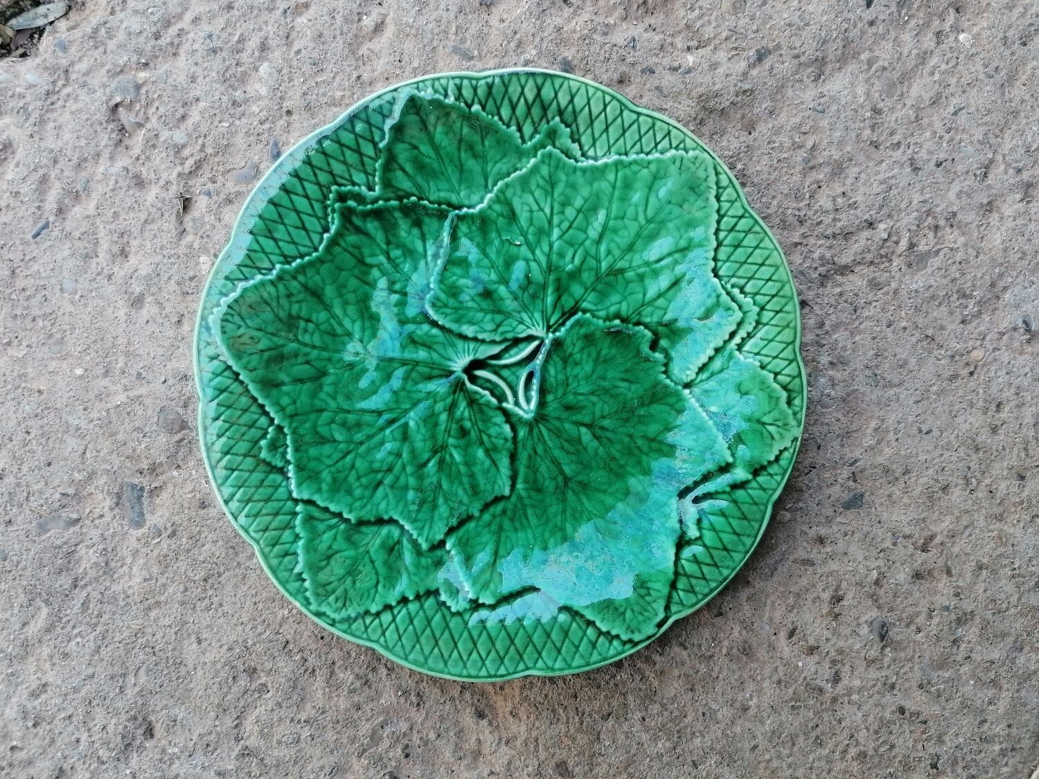 Gien vine leaf dessert plate in Vintage barbotine.