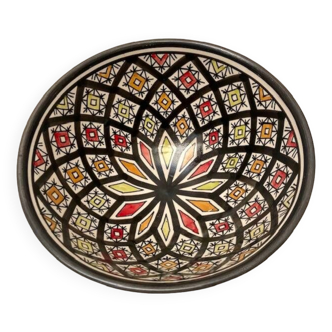 Geometric pattern salad bowl