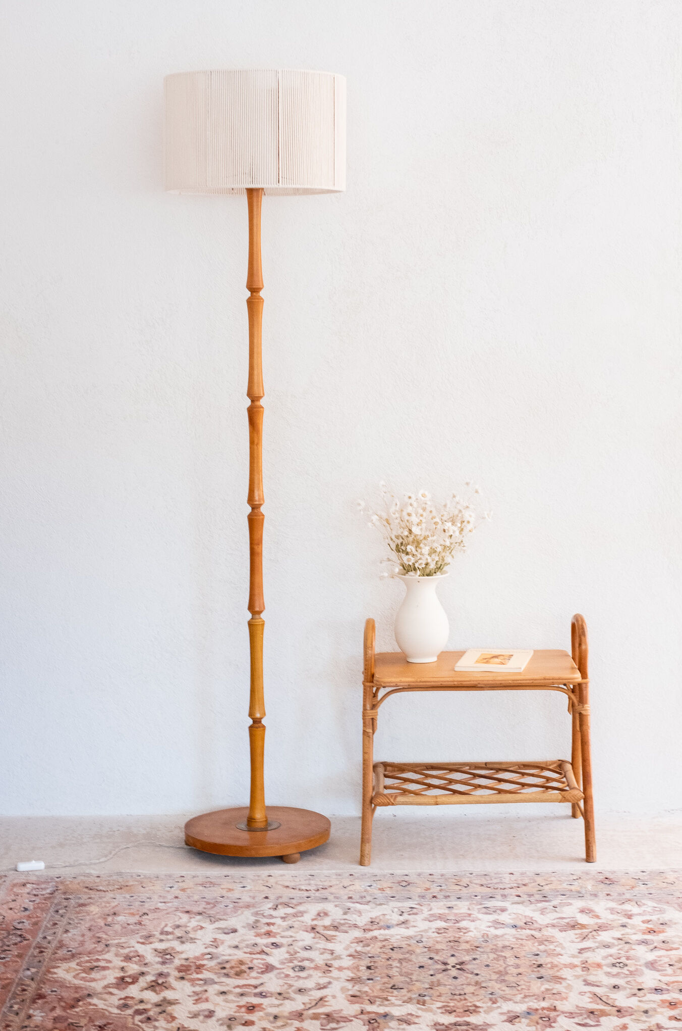 Wooden floor lamp with cotton rope shade