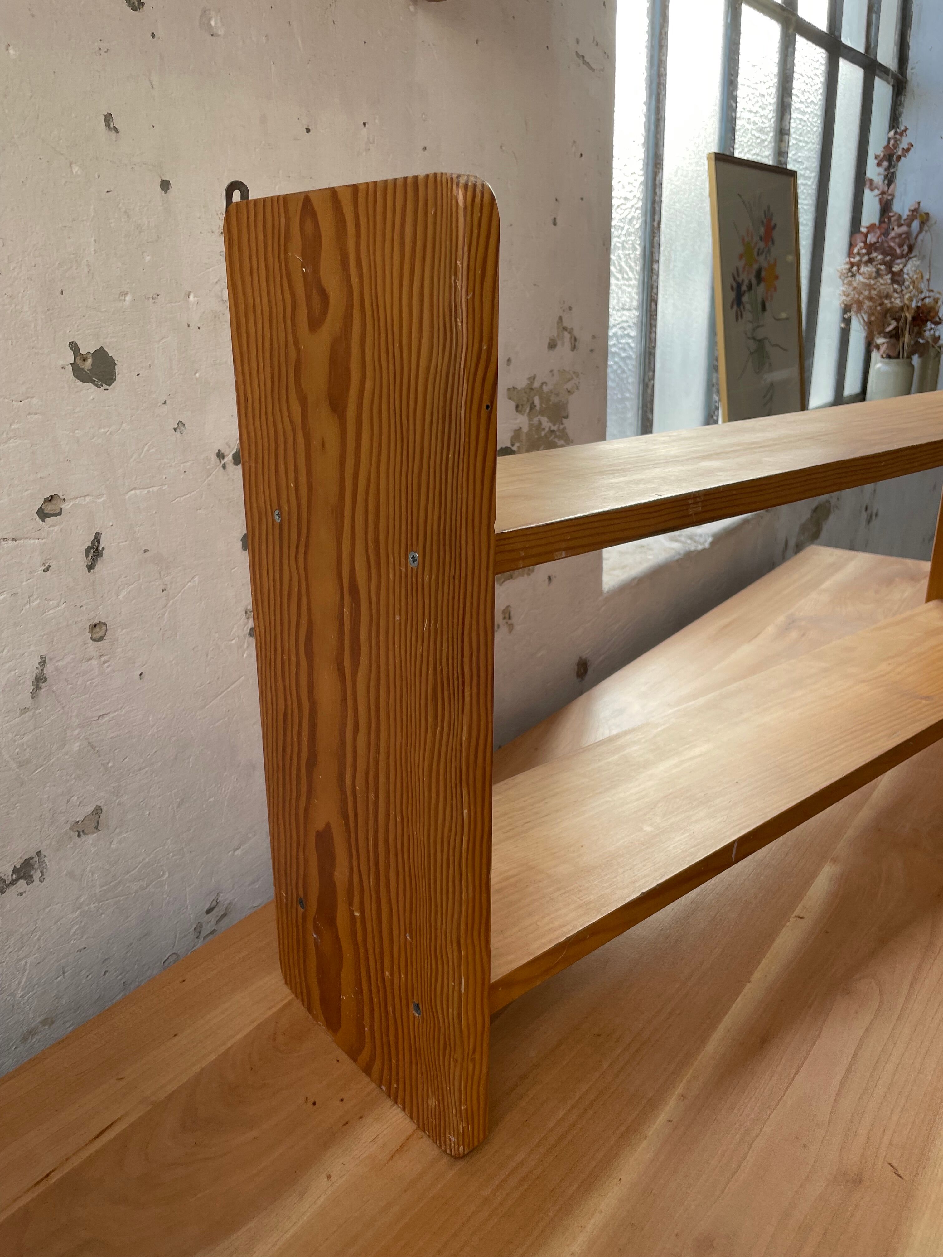 Pine Regain wall shelf