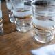 Lot de 8 verres granités blancs