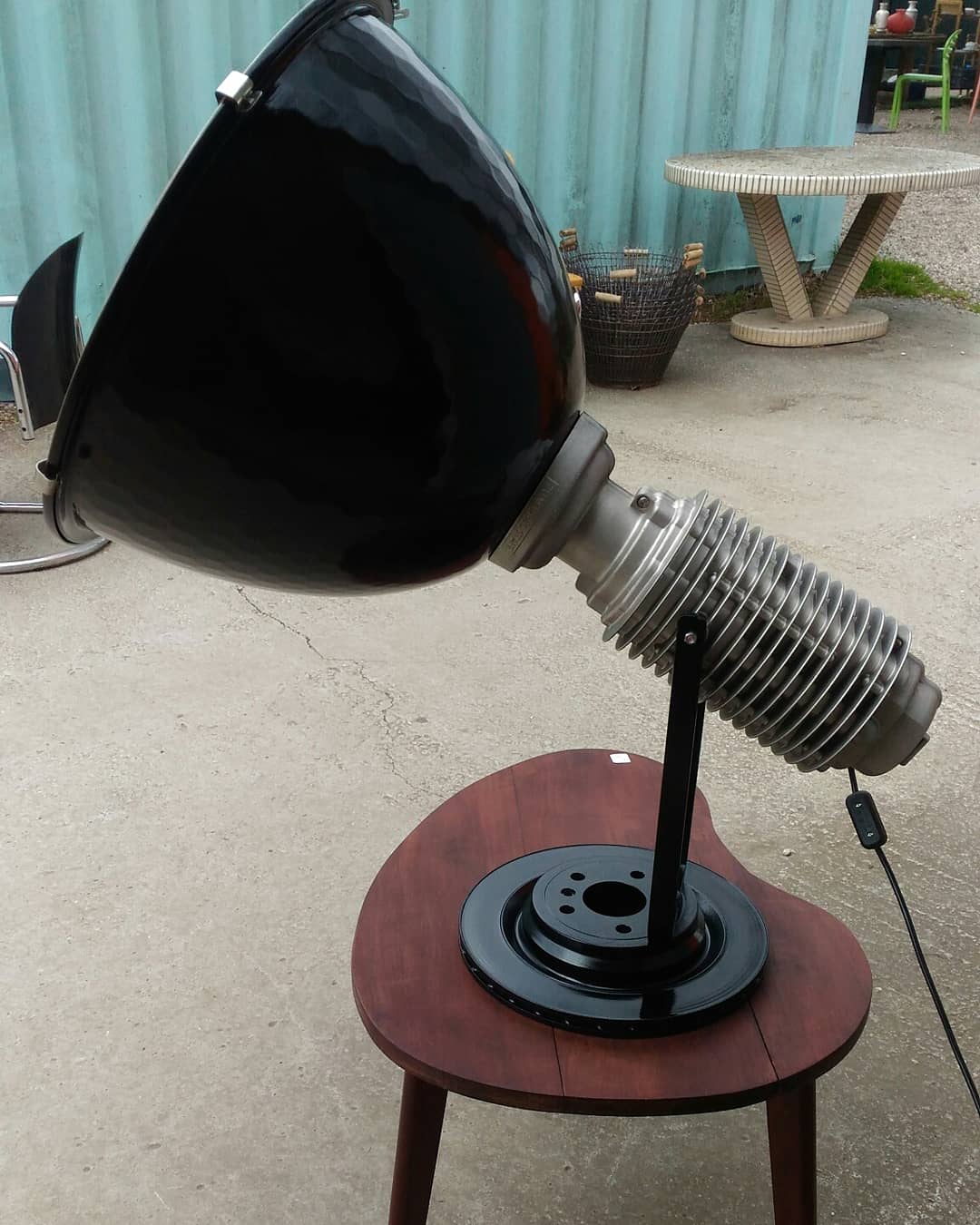 Reconditioned stand industrial projector