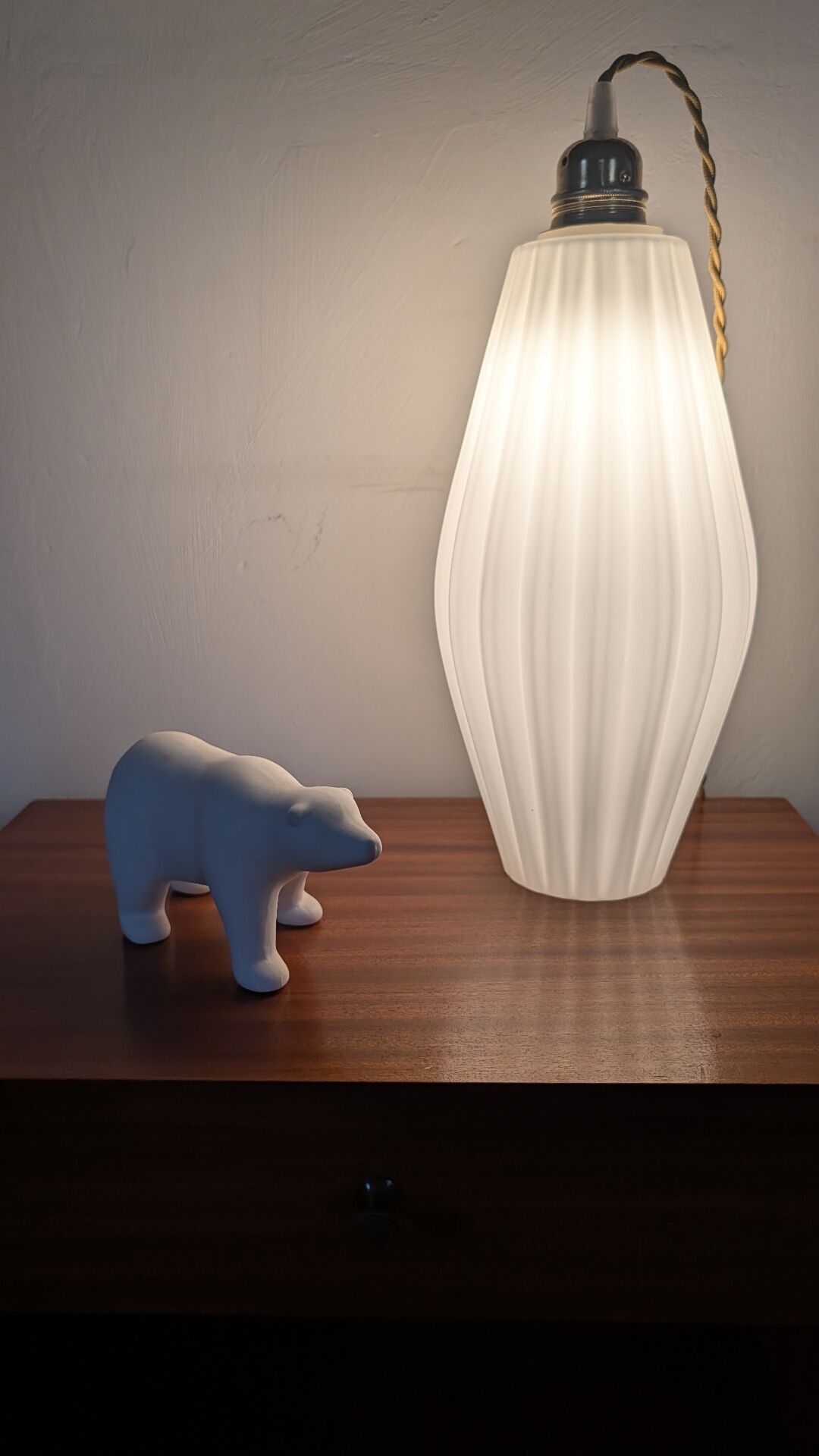 Opaline lamp with fluted spindle
