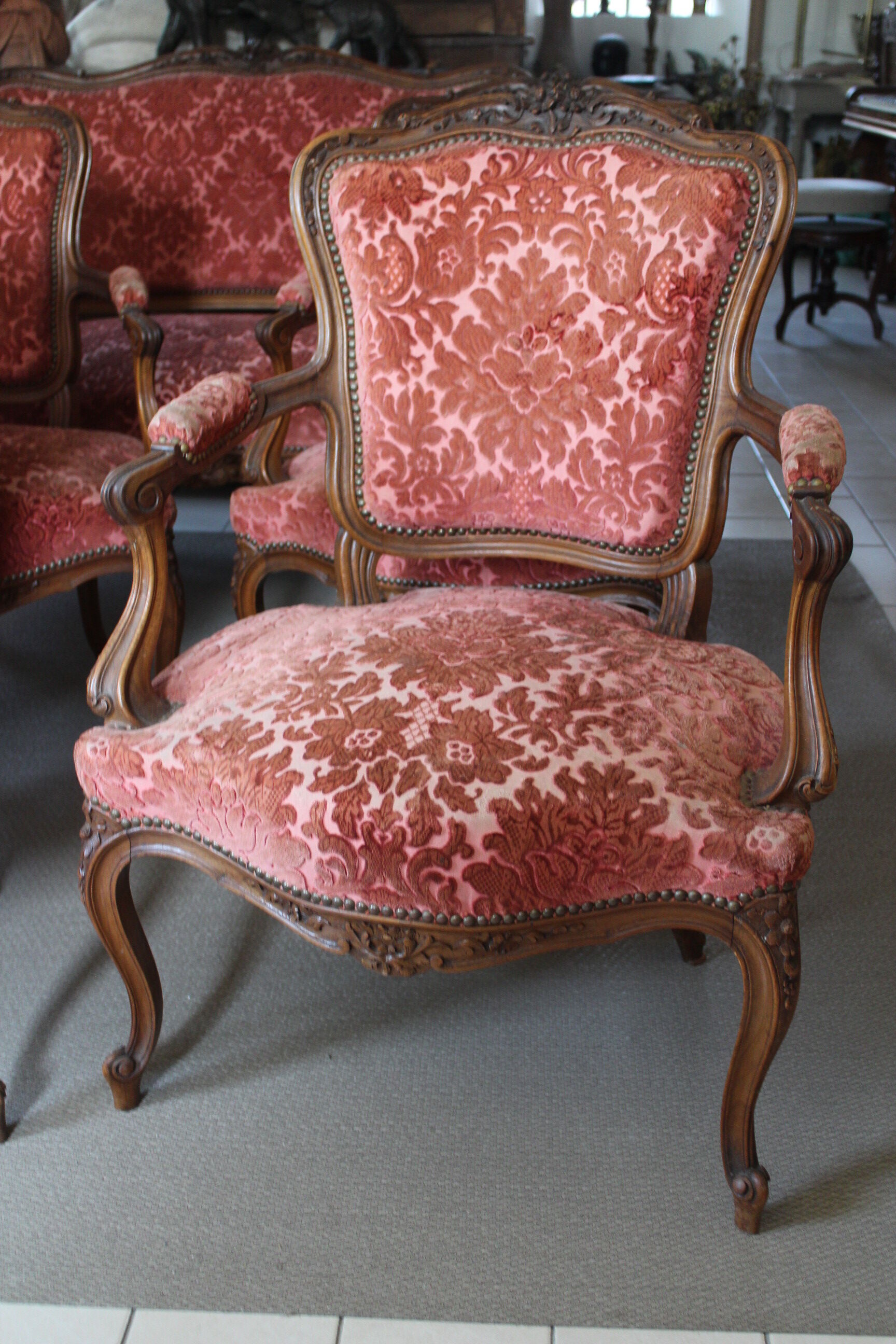 Louis XV style rocaille lounge, 4 armchairs and a bench seat