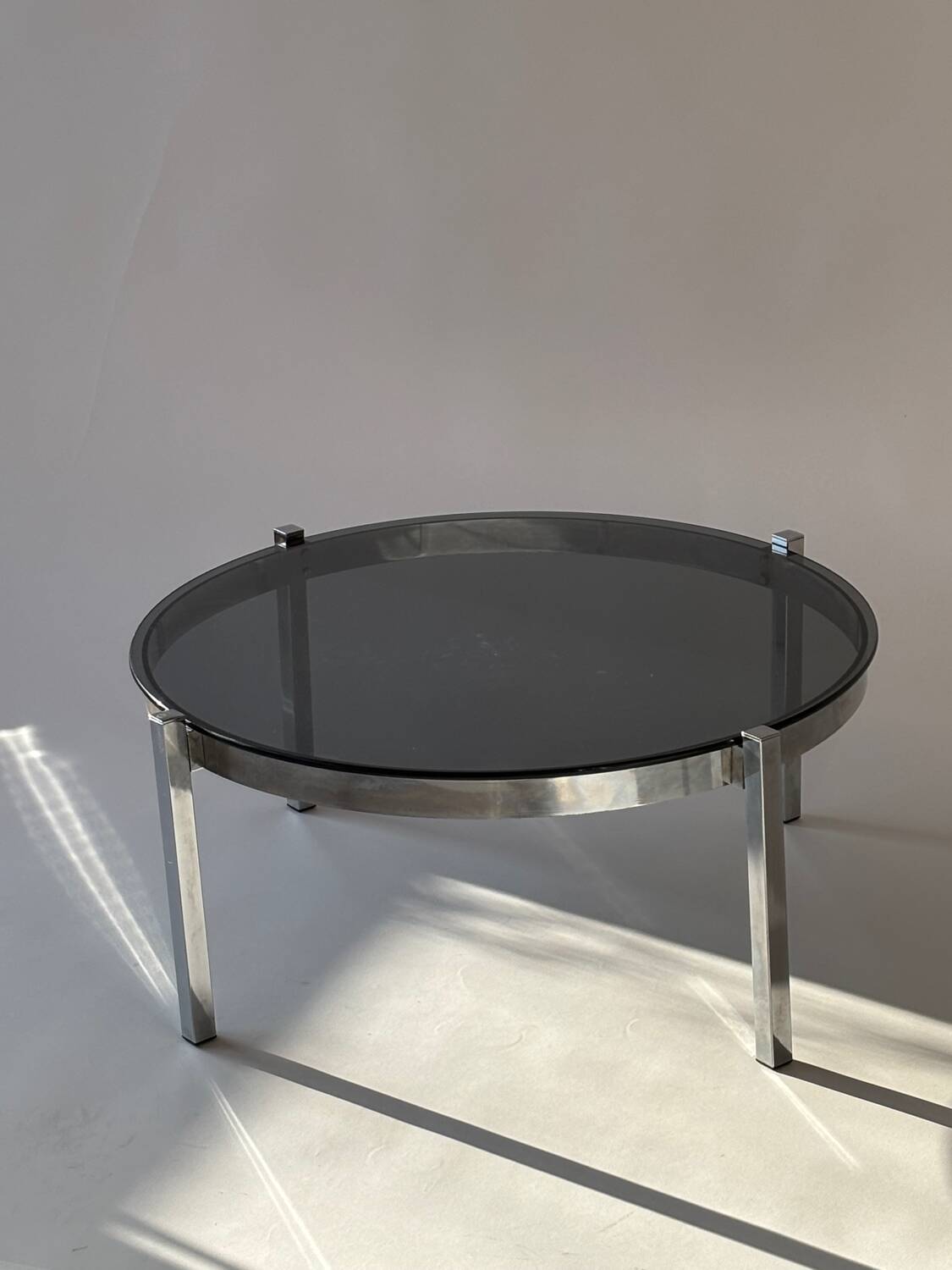 Table basse, chrome et verre fumé, 1970