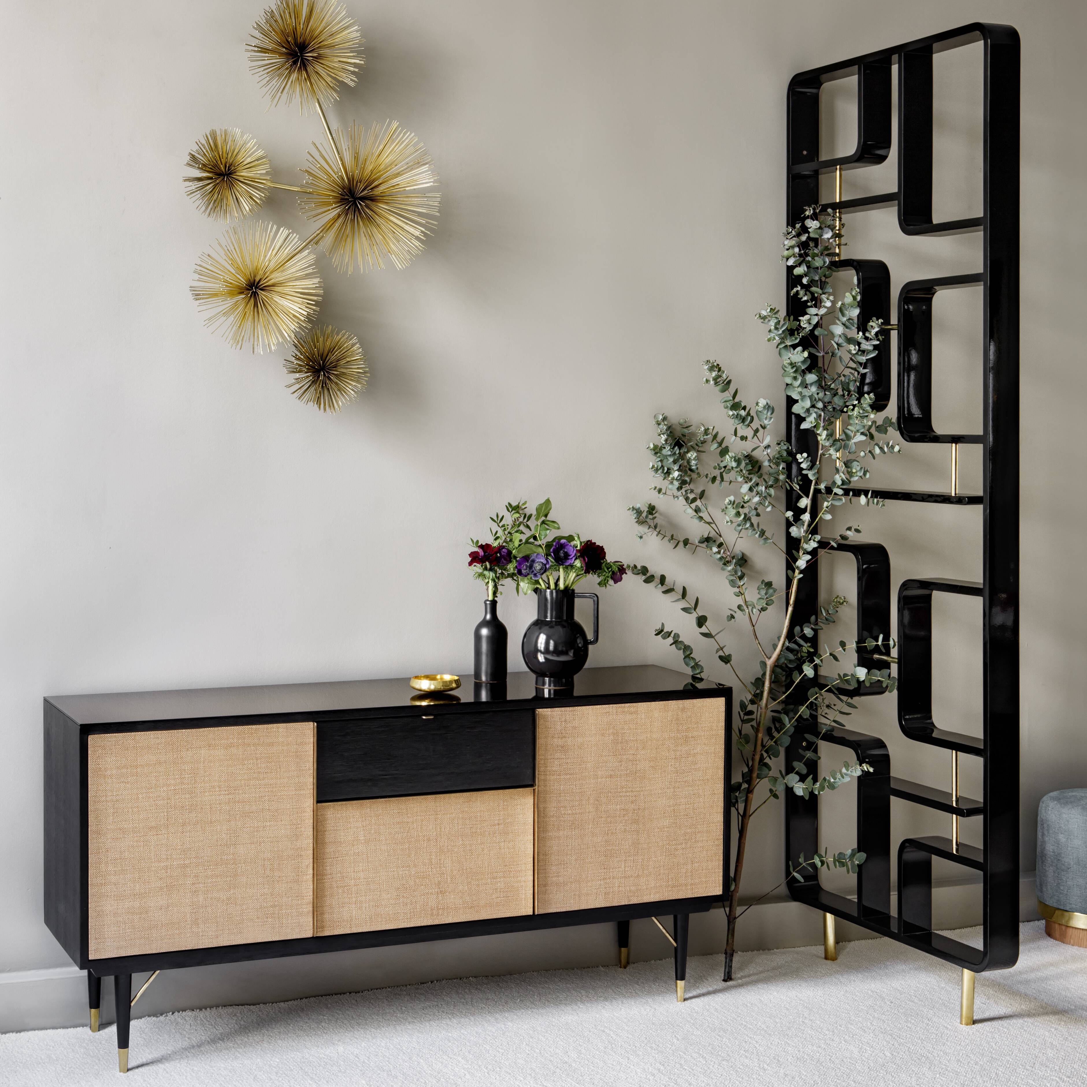 Black mirror enfilade in natural fiber