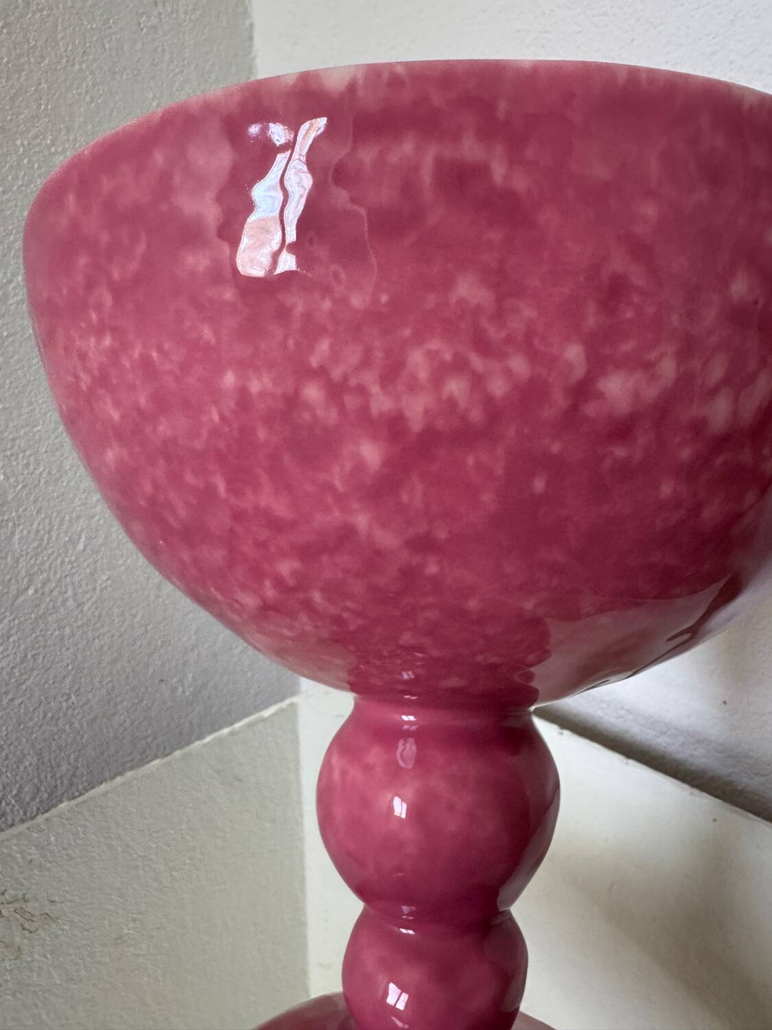 Grande coupe sur pied faïence Digoin rose