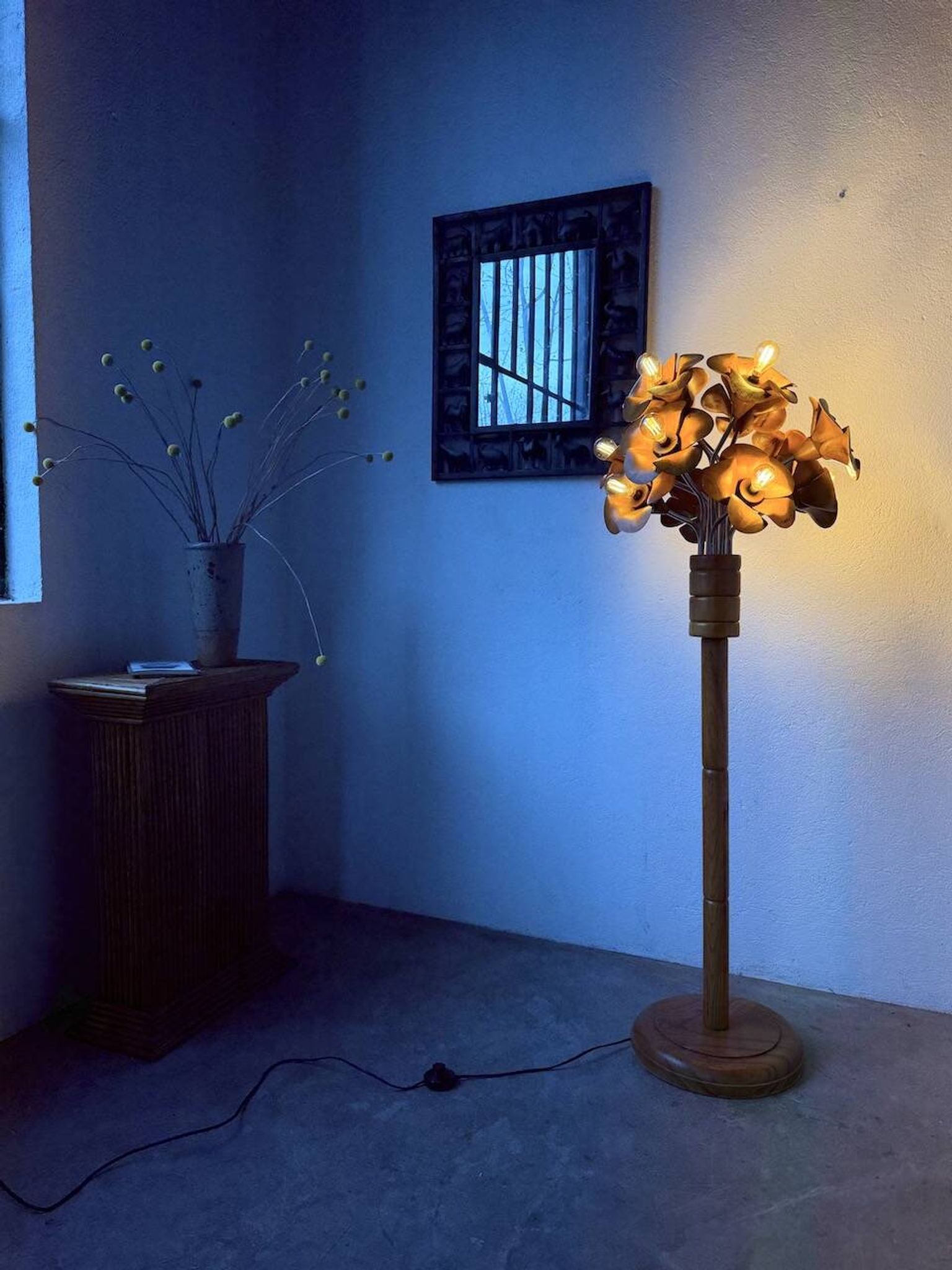 Lampadaire en orme motifs « fleurs », années 70