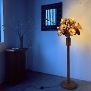 Lampadaire en orme motifs « fleurs », années 70