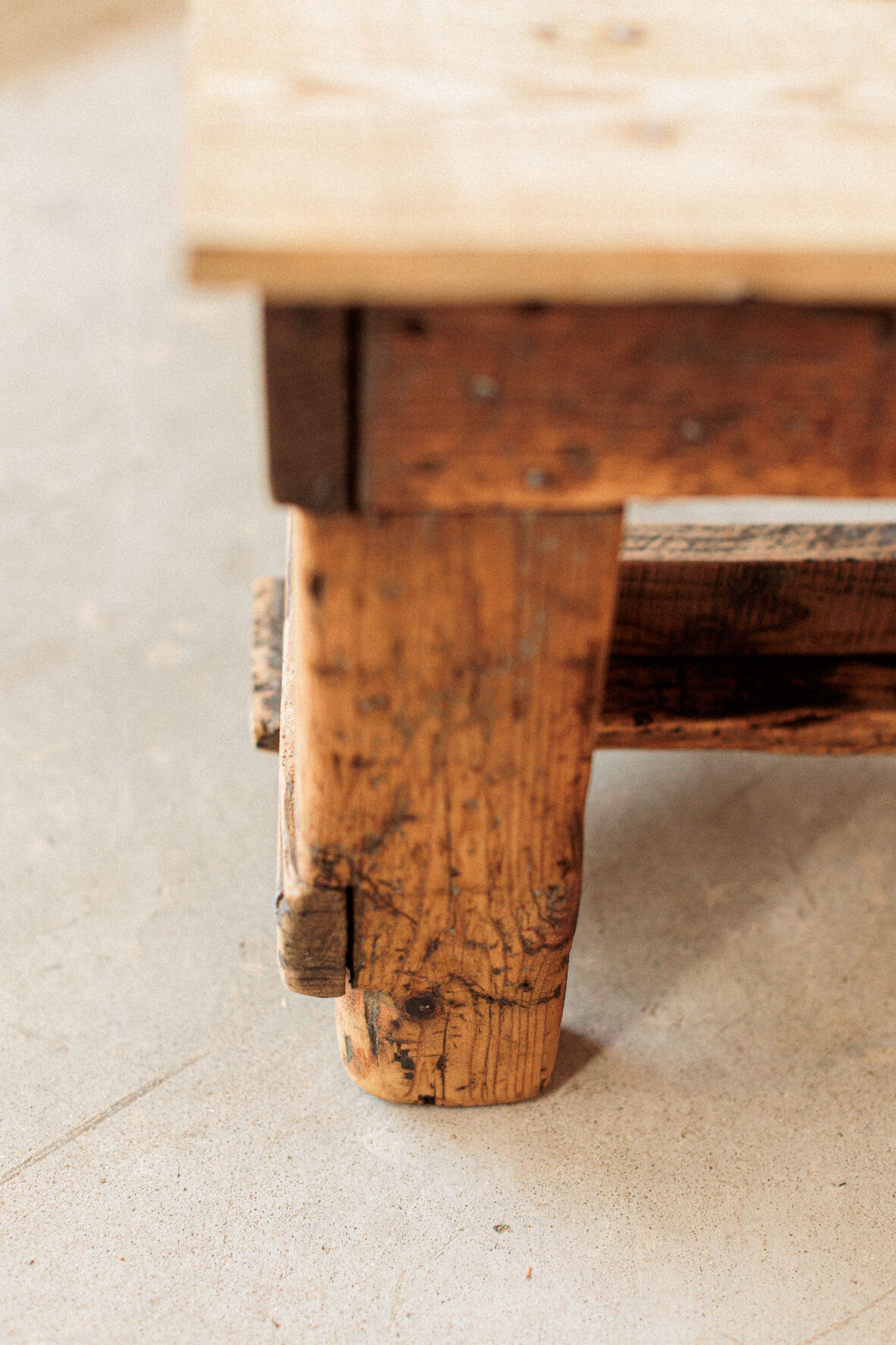 Wooden coffee table "Azalea"